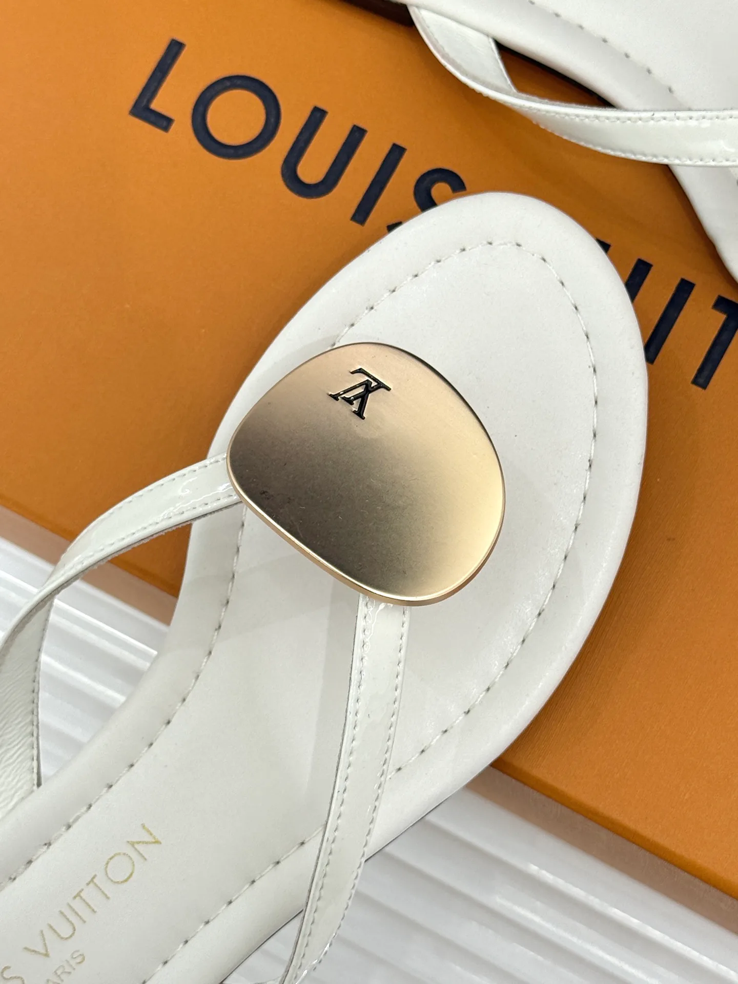 Women's Flip-Flops LOUIS VUITTON 17596990