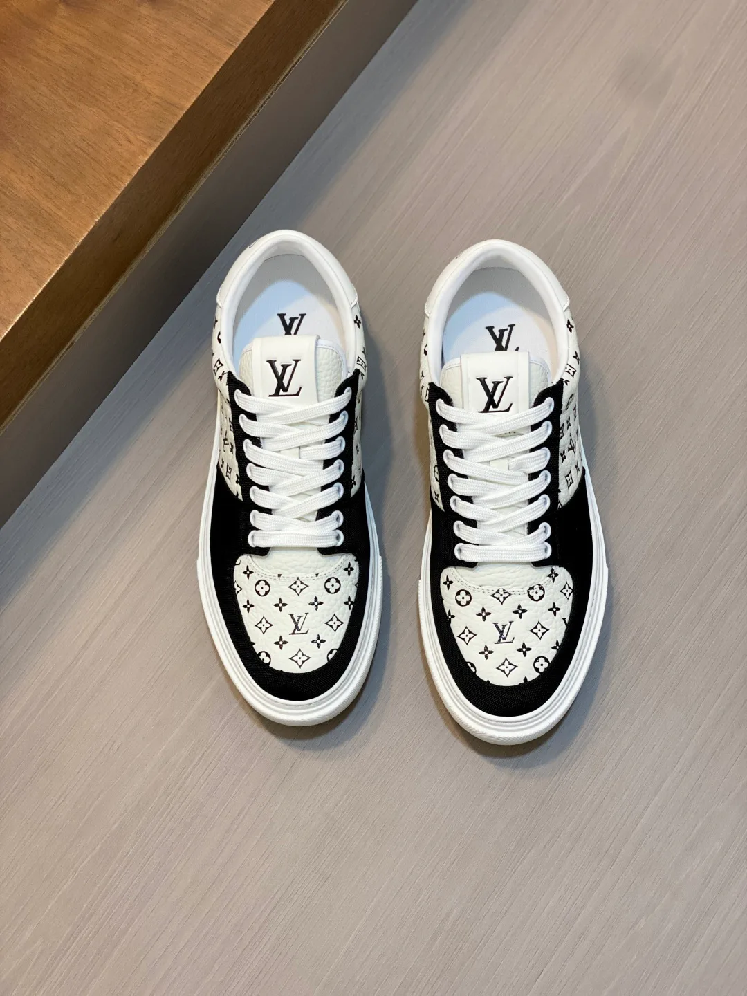 Men's Sneakers LOUIS VUITTON 18078962