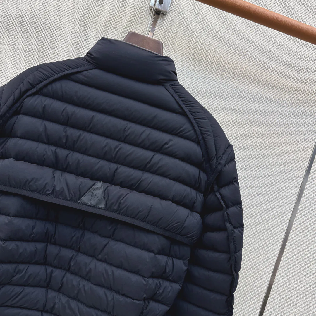 Women's Jackets And Down Jackets MONCLER 17899282