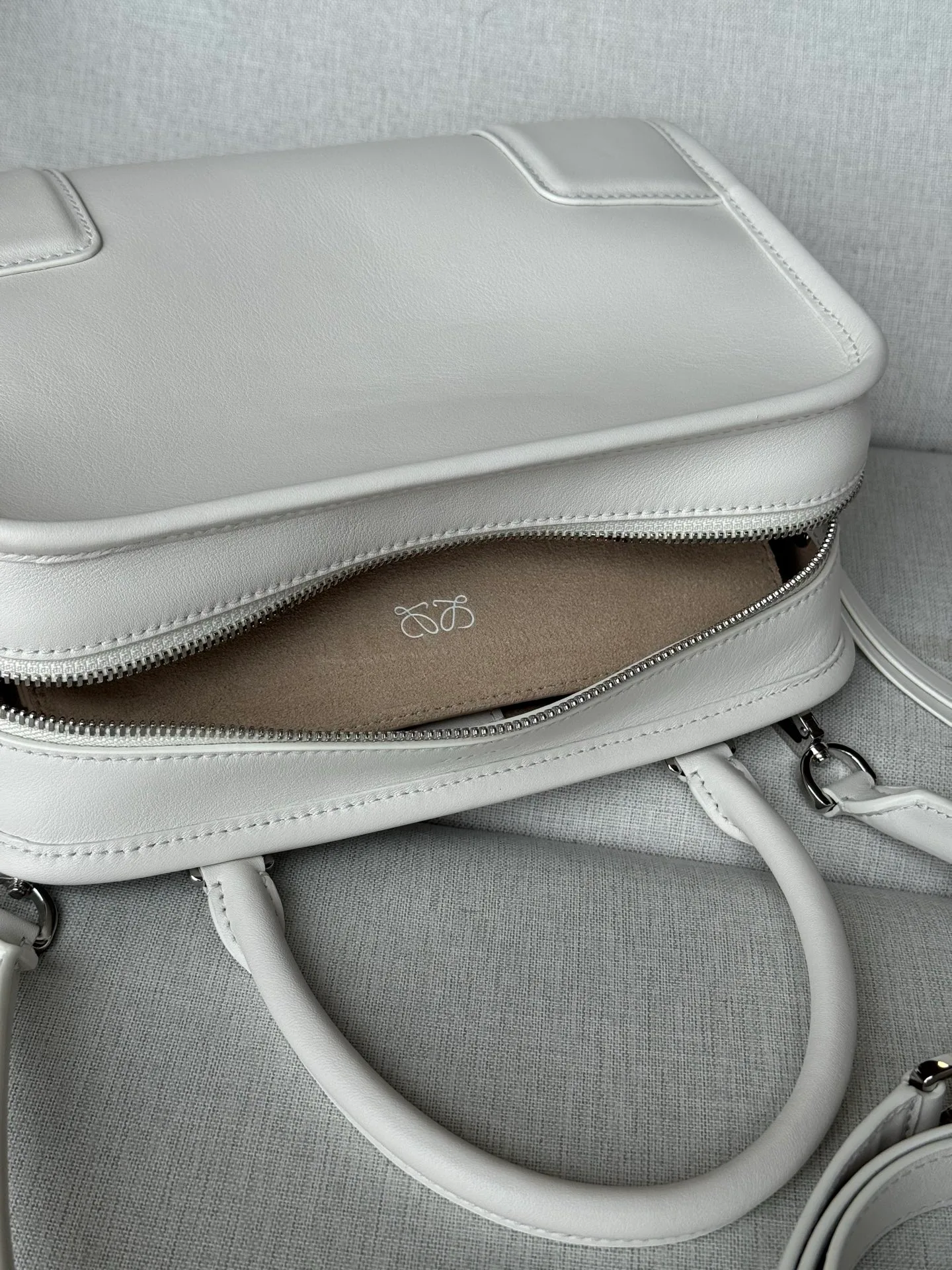 Women's Classic Handbags LOEWE 17927647
