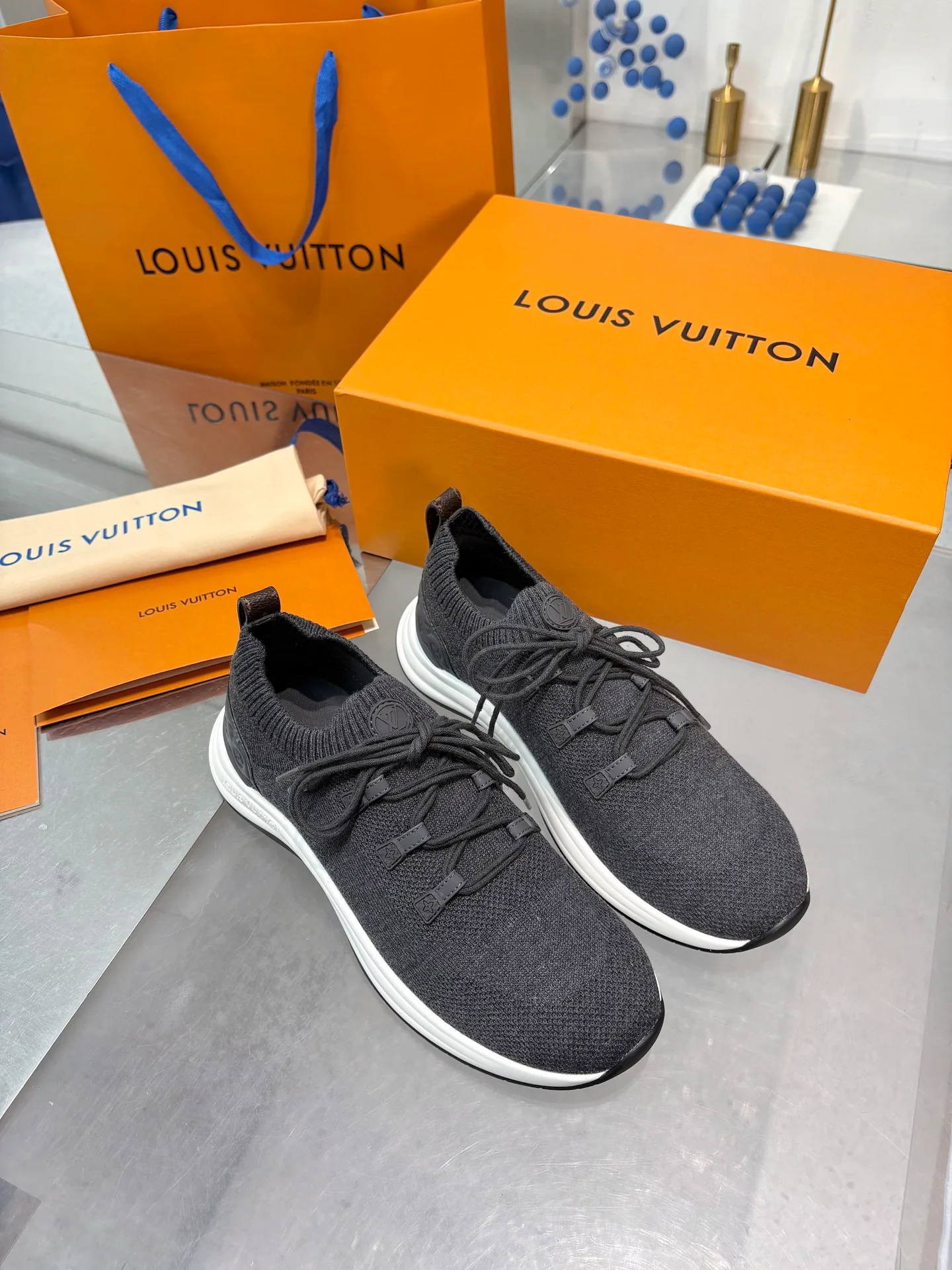 Women's Sneakers LOUIS VUITTON 18055131