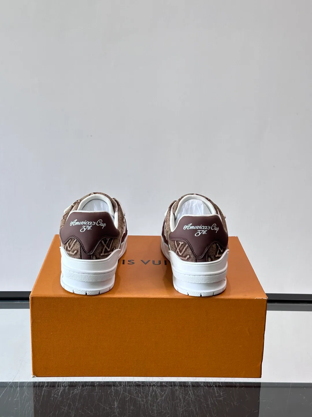 Women's Sneakers LOUIS VUITTON 17466868