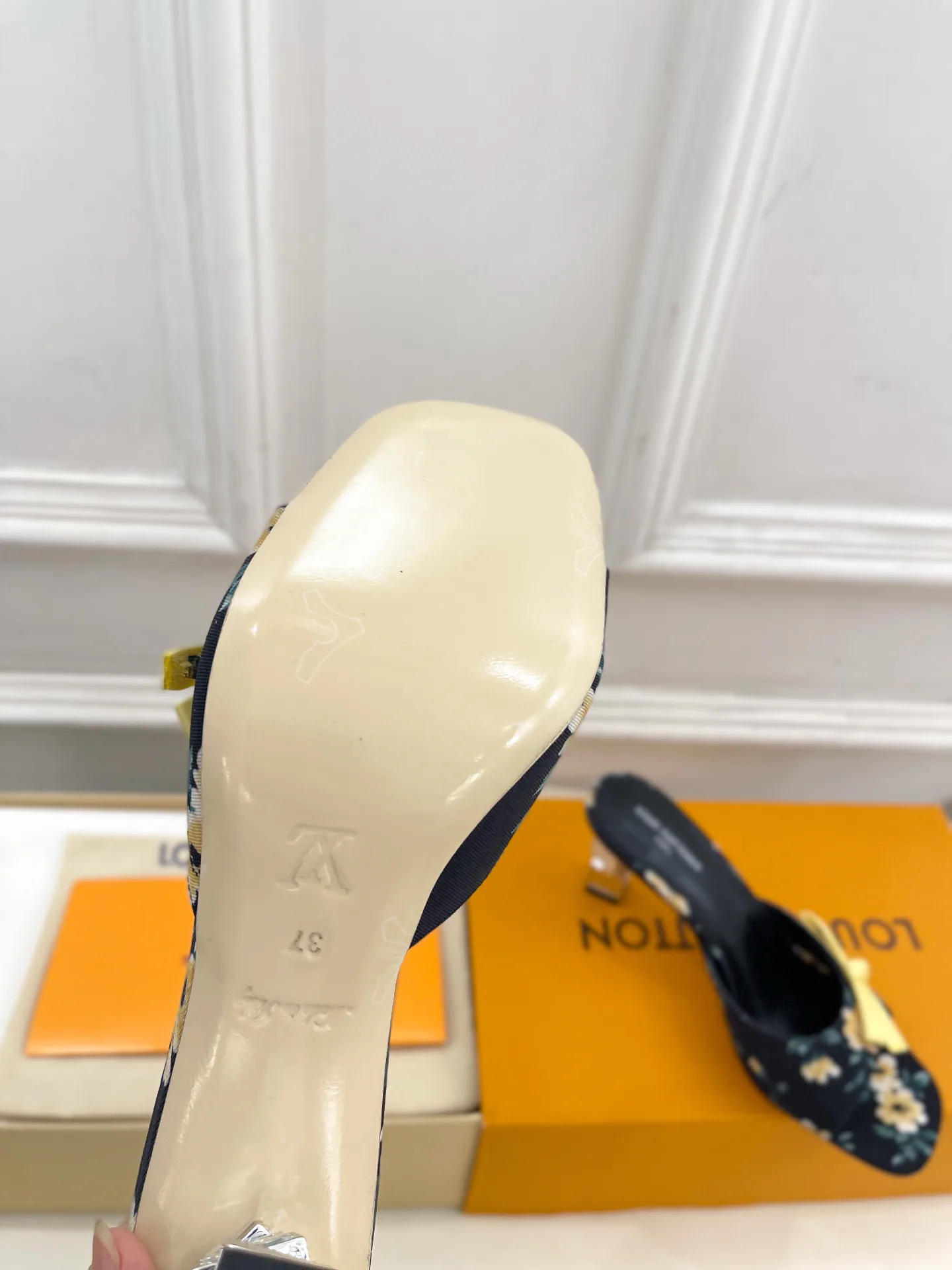 Women's Mules And Clogs LOUIS VUITTON 18034946