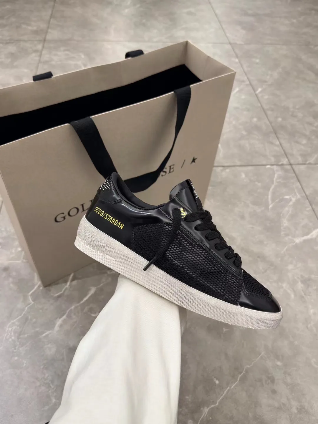 Women's Sneakers GOLDEN GOOSE 18265589