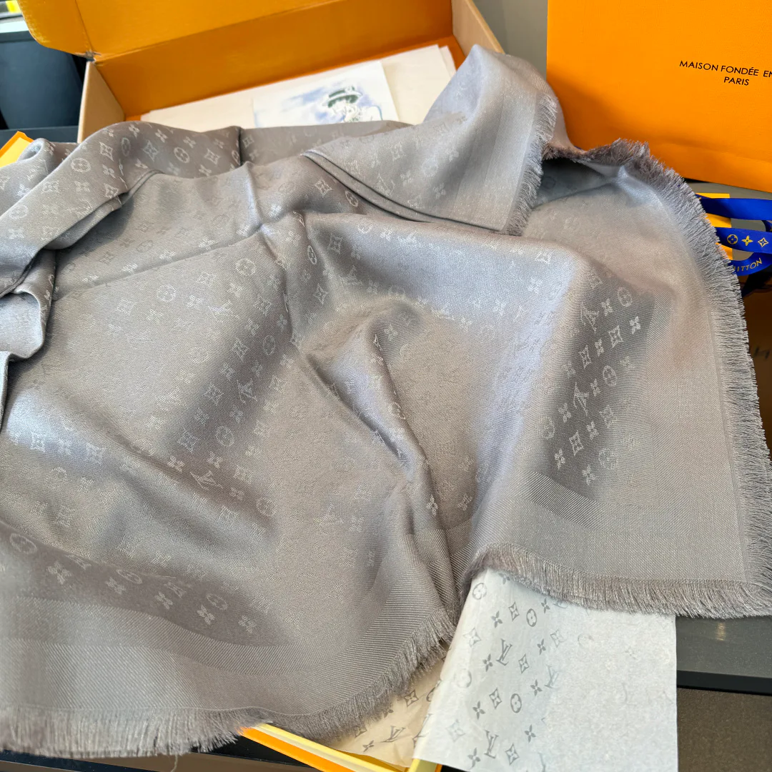 Scarves LOUIS VUITTON 17827482