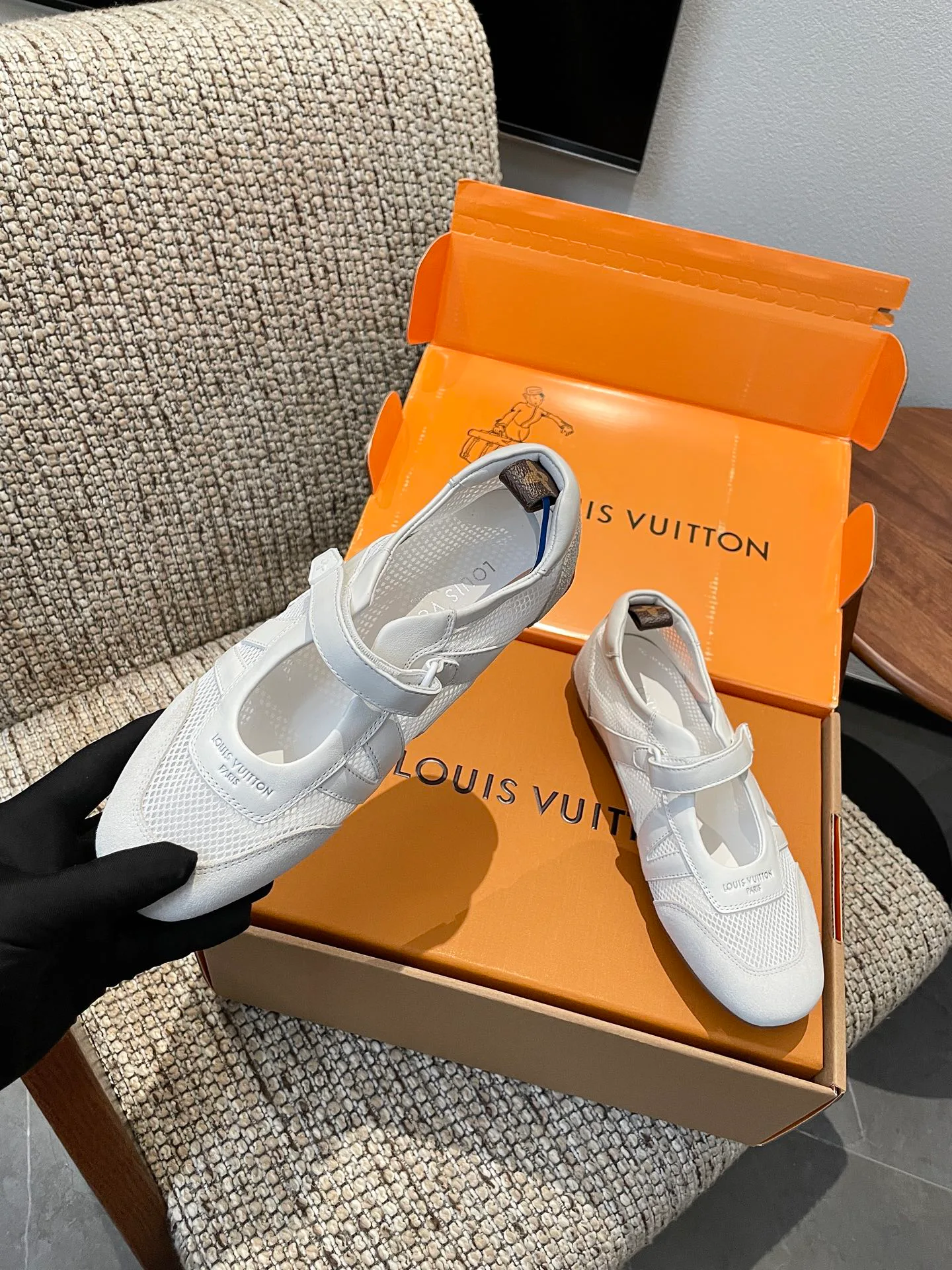 Women's Sneakers LOUIS VUITTON 18209169