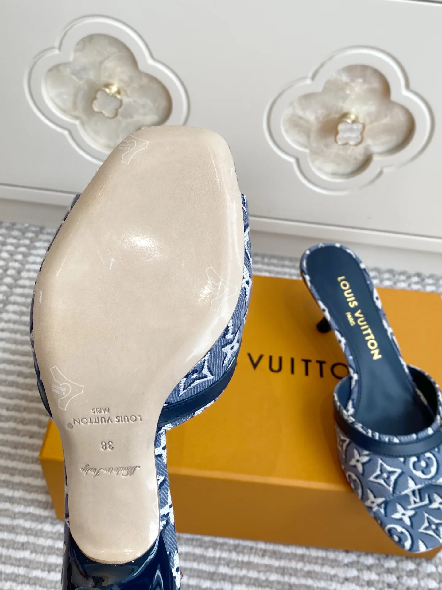 Women's Open-Toe Sandals LOUIS VUITTON 17572132