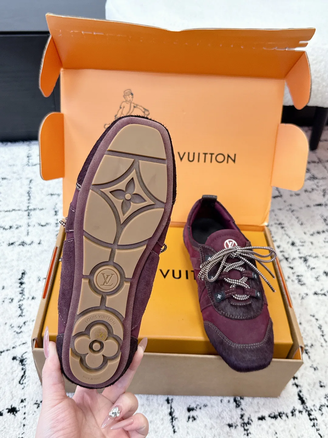 Women's Sneakers LOUIS VUITTON 18409657