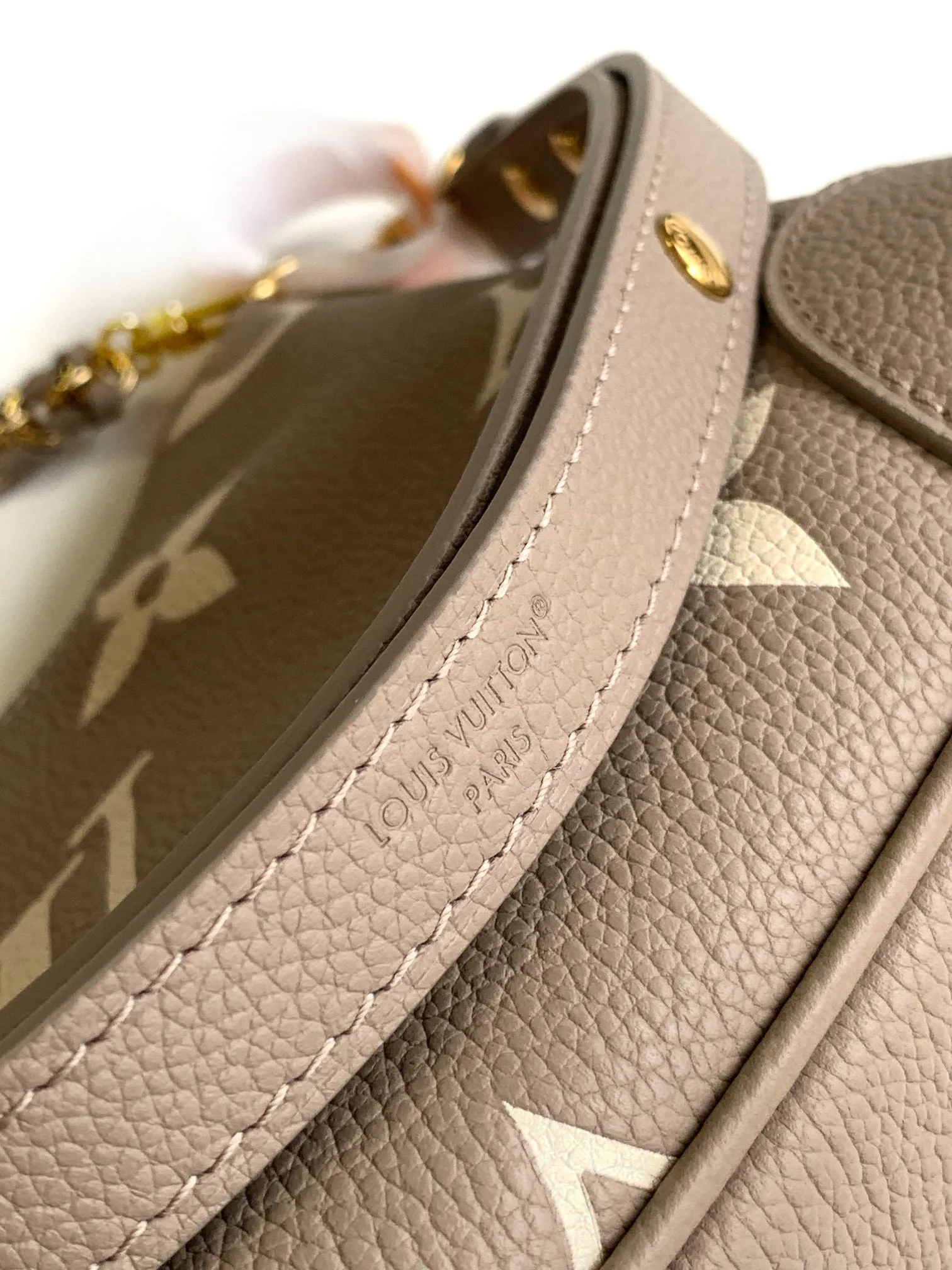 Women's Classic Handbags LOUIS VUITTON 18520964