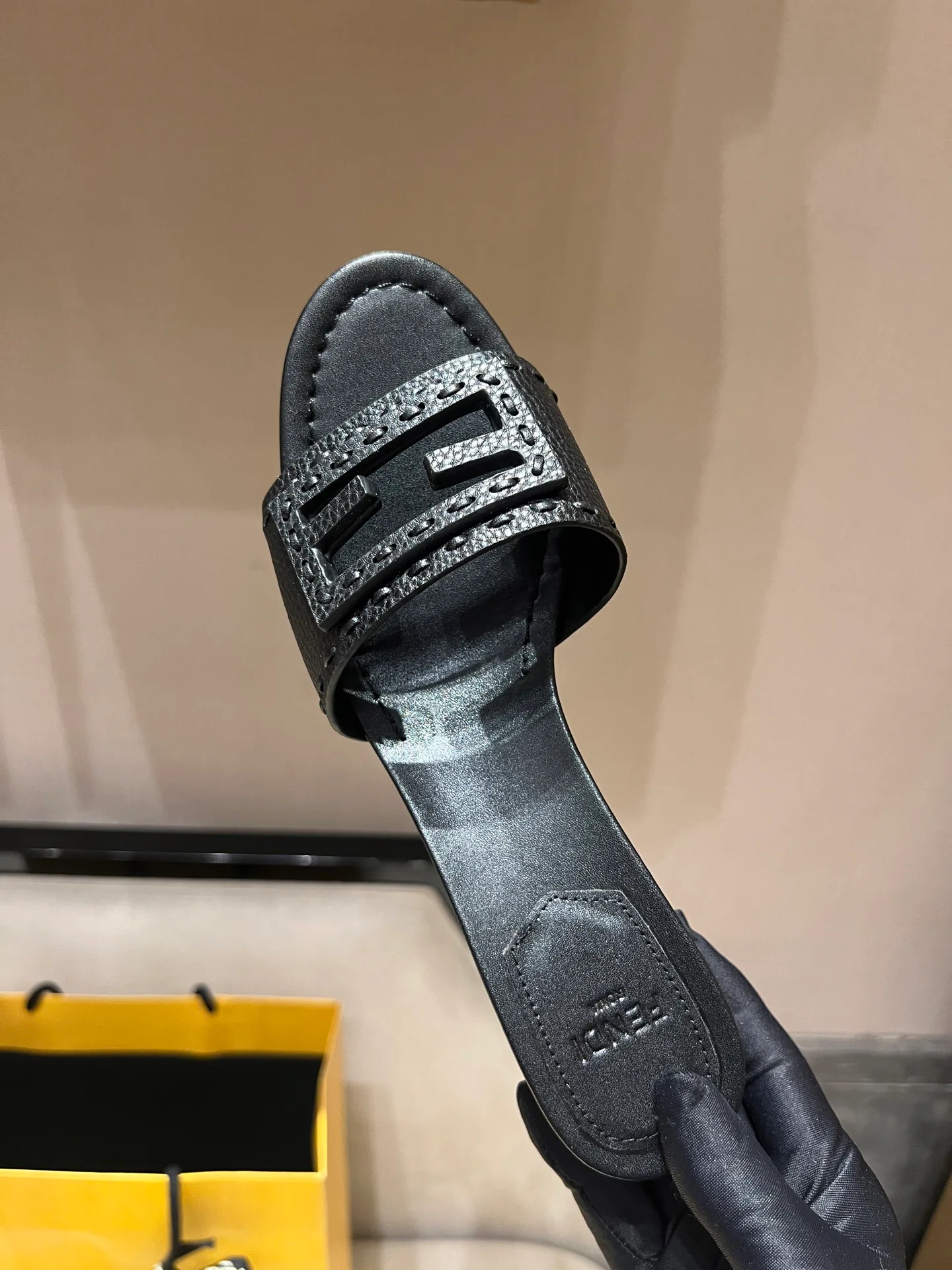 Women's Flip-Flops FENDI 17594299