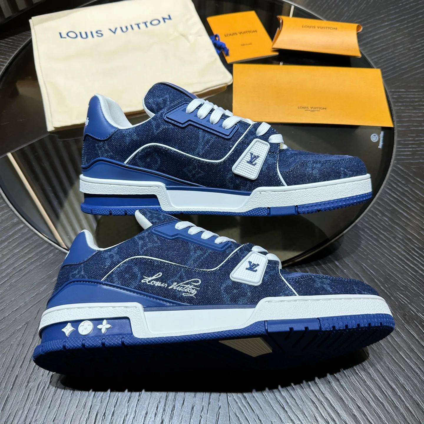 Women's Sneakers LOUIS VUITTON 18192020