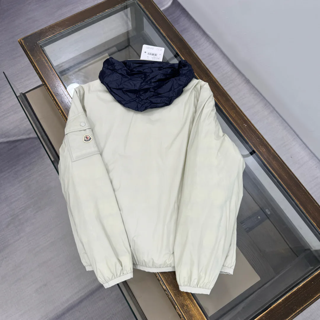 Women's Jackets And Down Jackets MONCLER 18001961