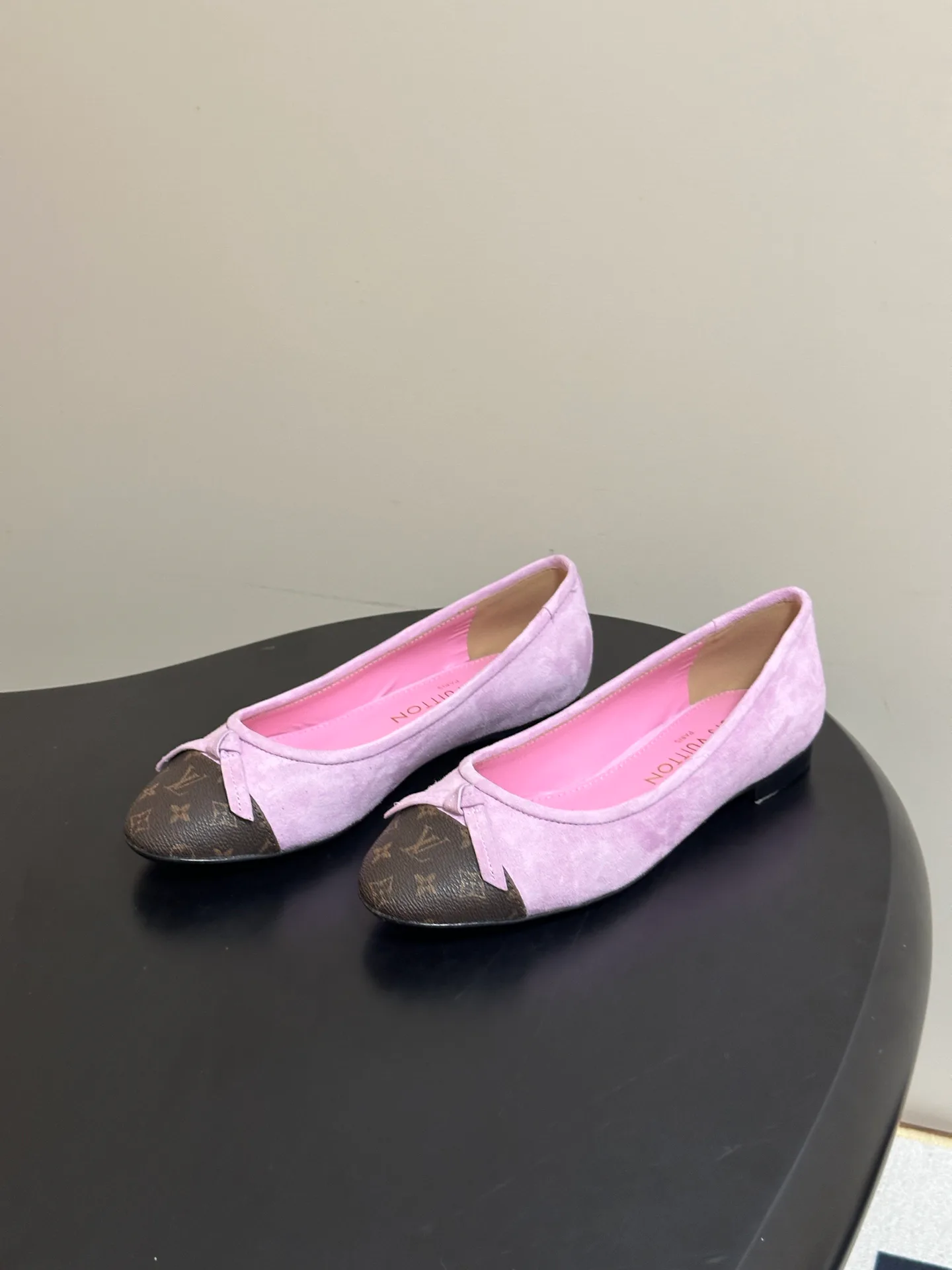 Women's Ballet Flats LOUIS VUITTON 18049408