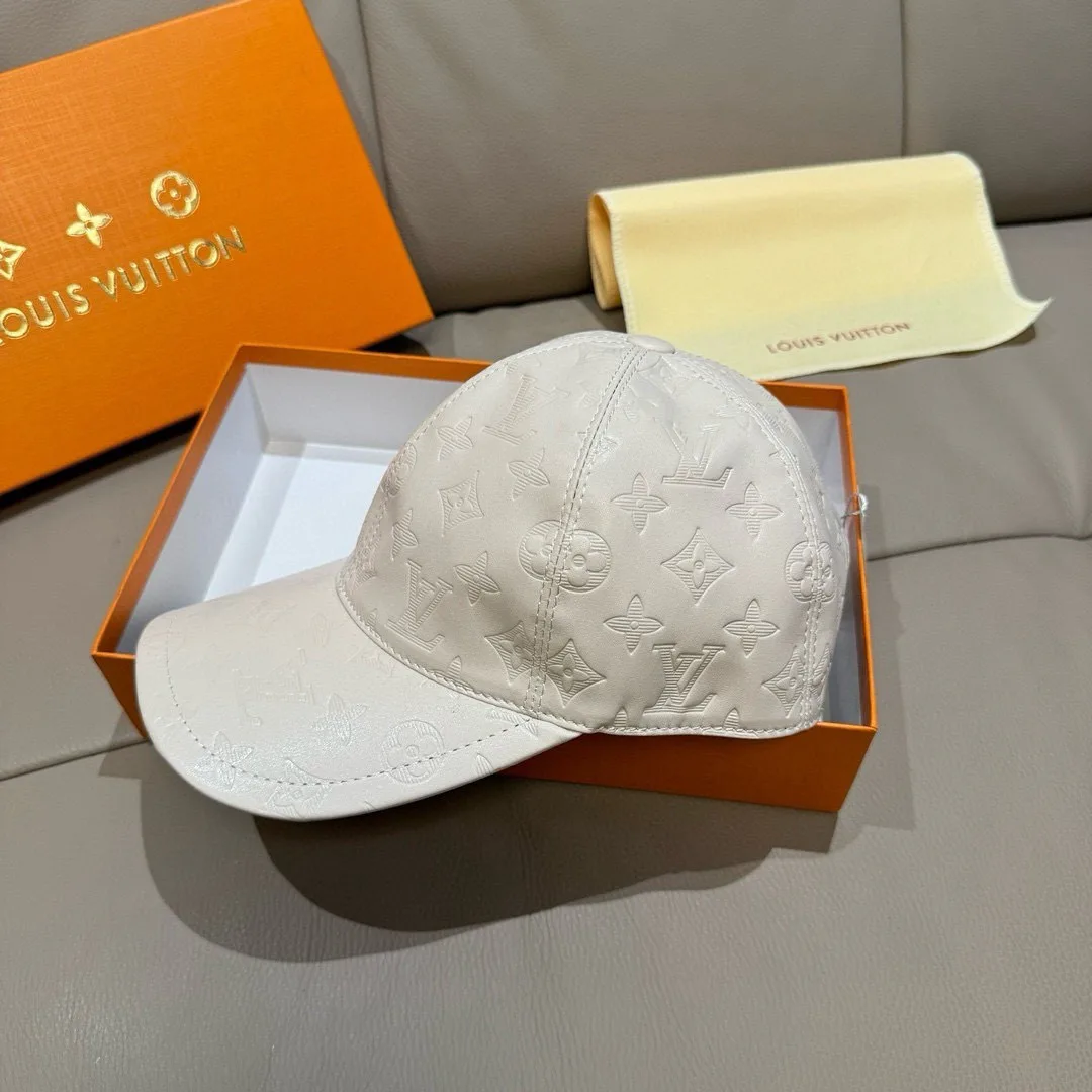 Hats LOUIS VUITTON 18105278