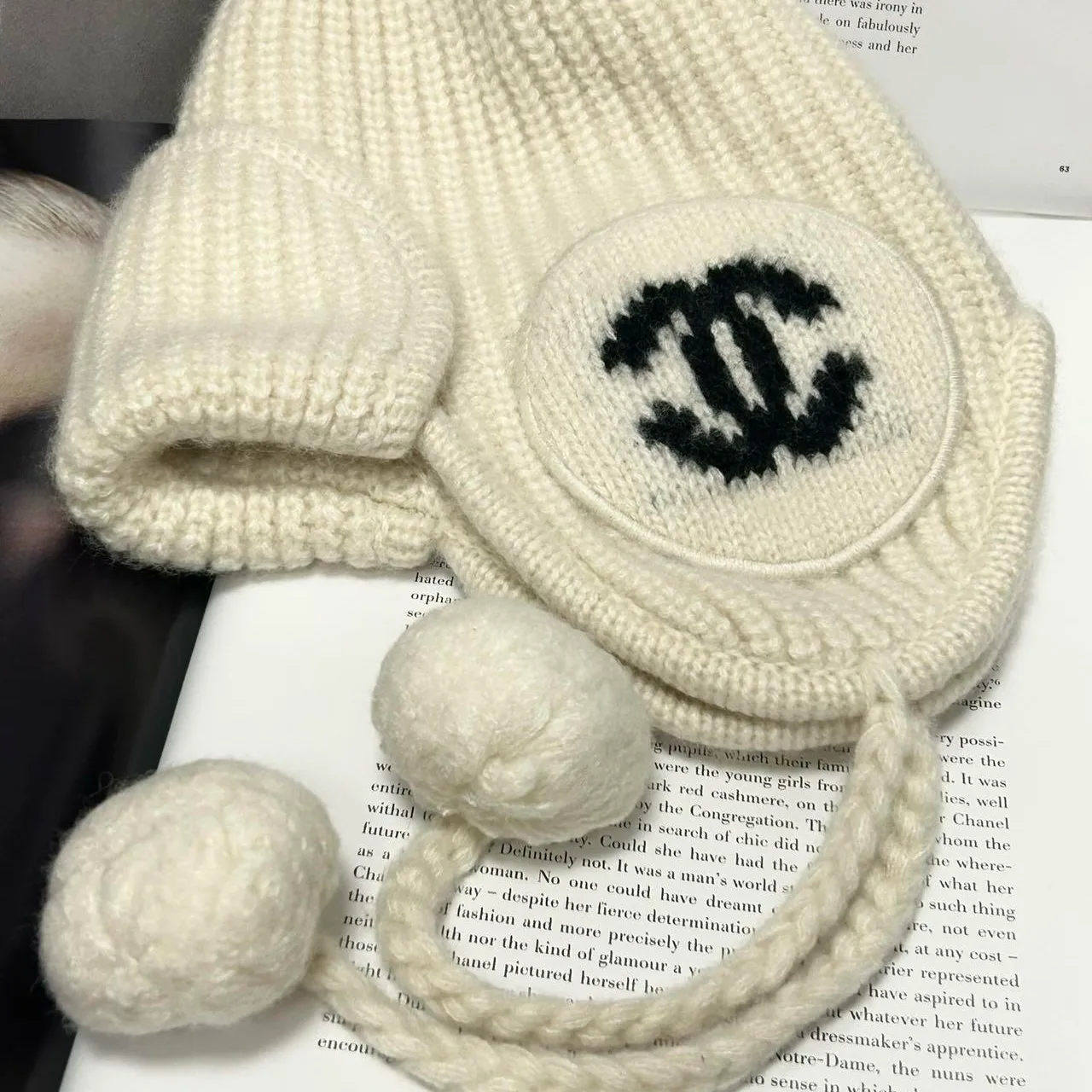 Hats CHANEL 18347816