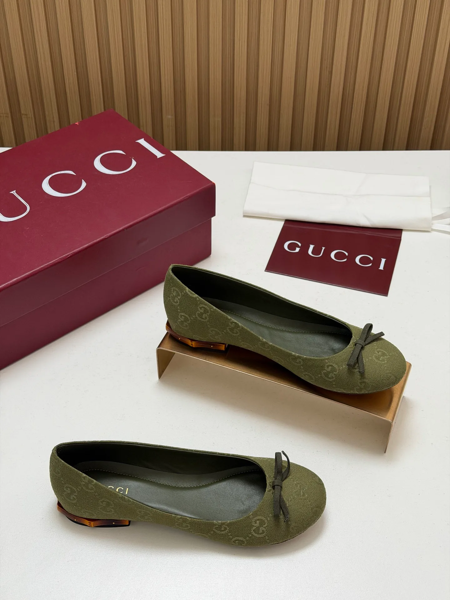 Women's Ballet Flats GUCCI 18396254