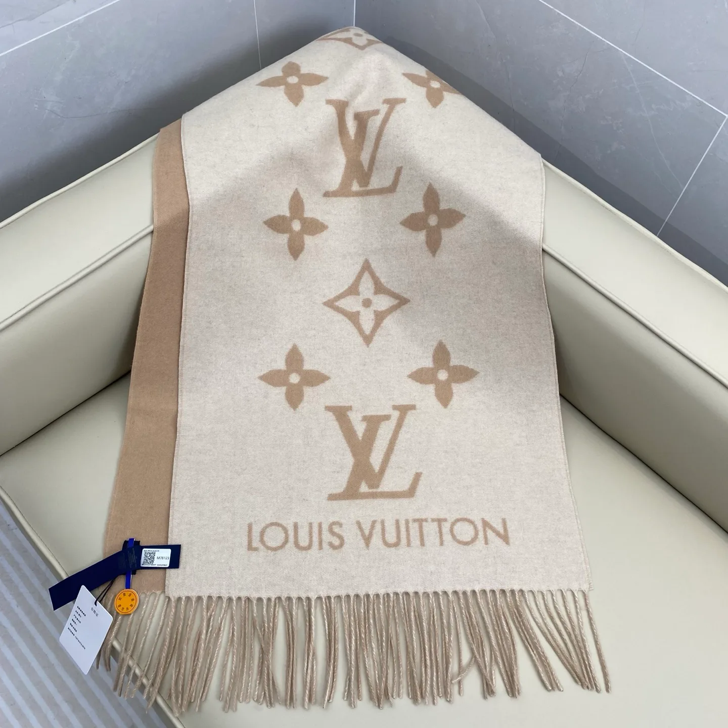 Scarves LOUIS VUITTON 18105571