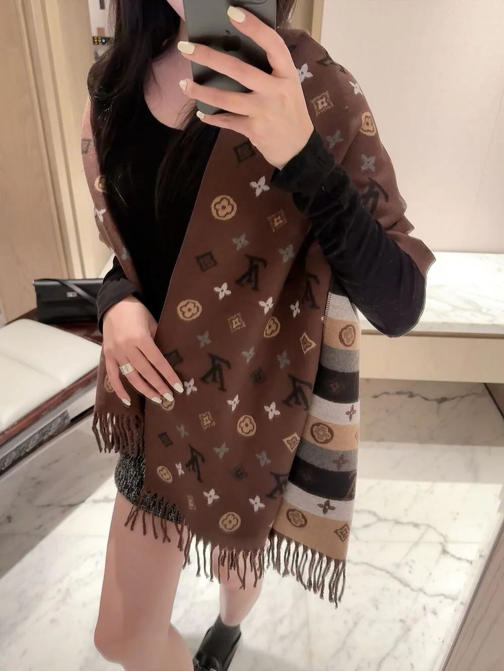 Scarves LOUIS VUITTON 18002812