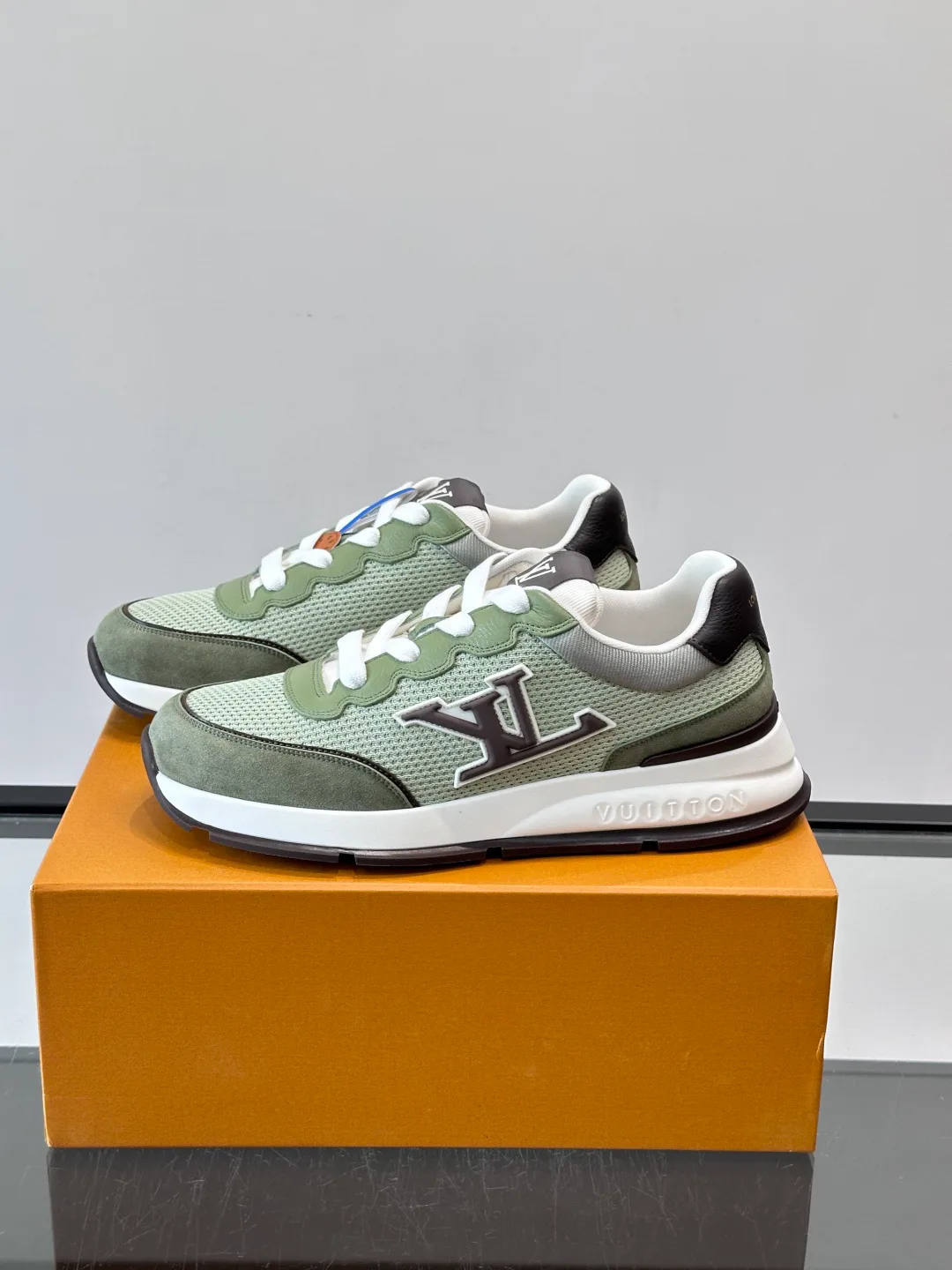 Men's Sneakers LOUIS VUITTON 18102413