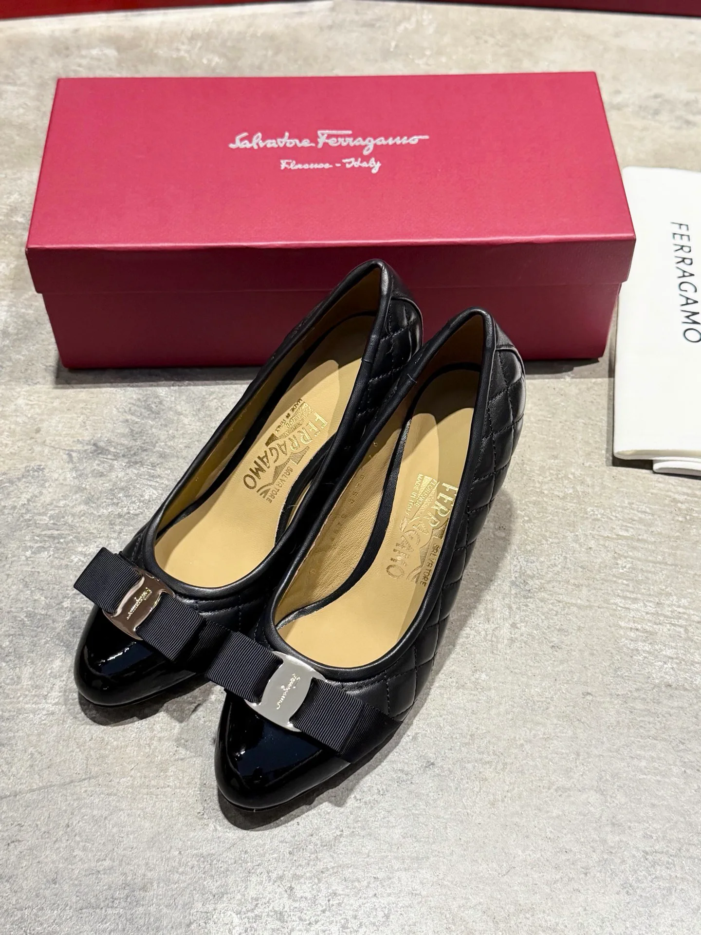 Women's Ballet Flats SALVATORE FERRAGAMO 17642578