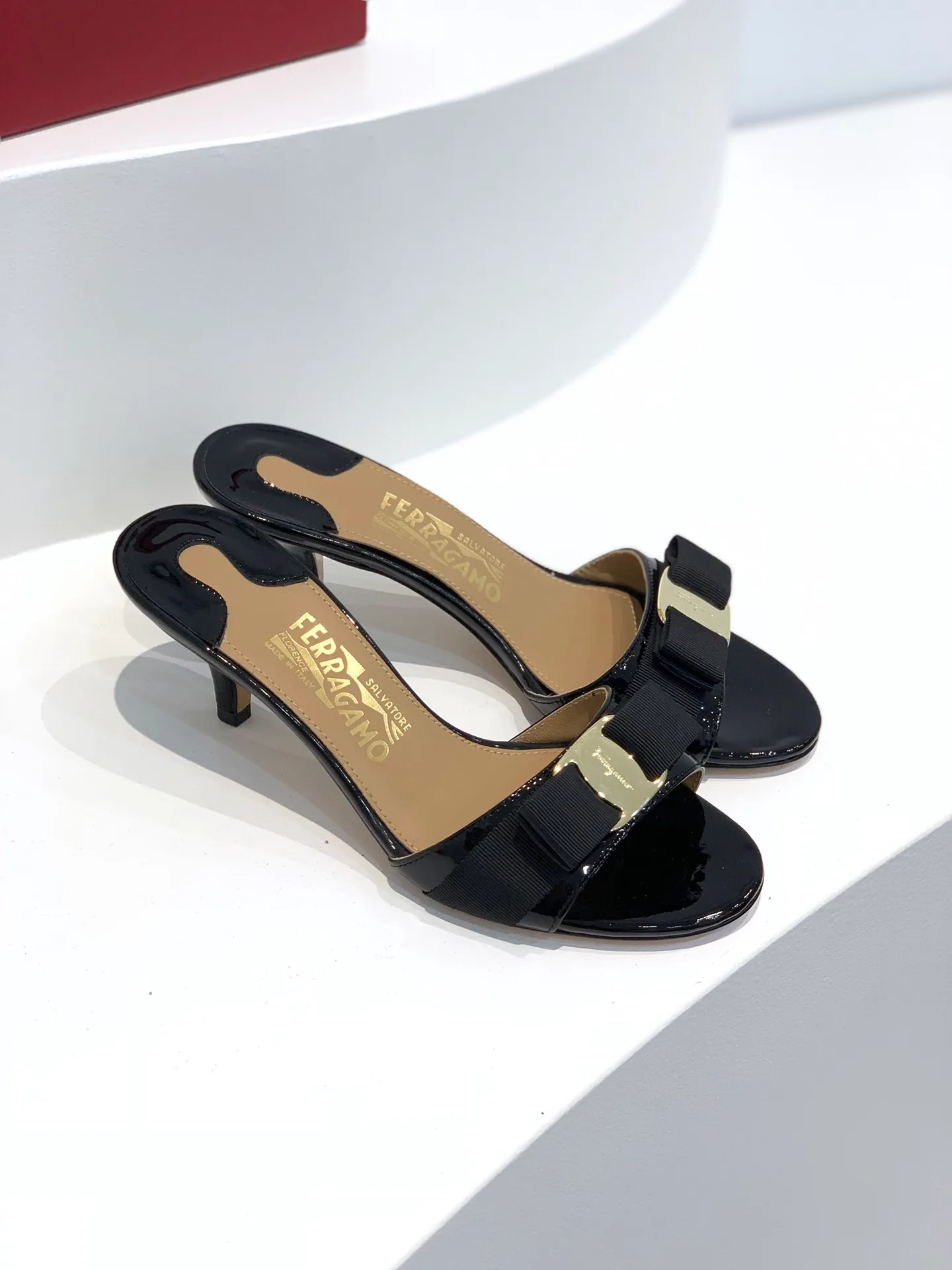 Women's Open-Toe Sandals SALVATORE FERRAGAMO 17642543