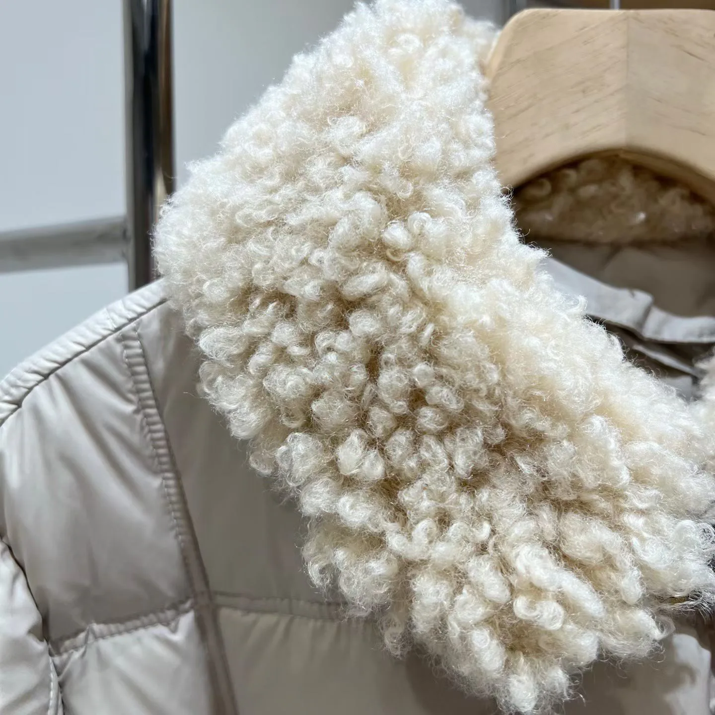 Women's Jackets And Down Jackets MONCLER 17926937