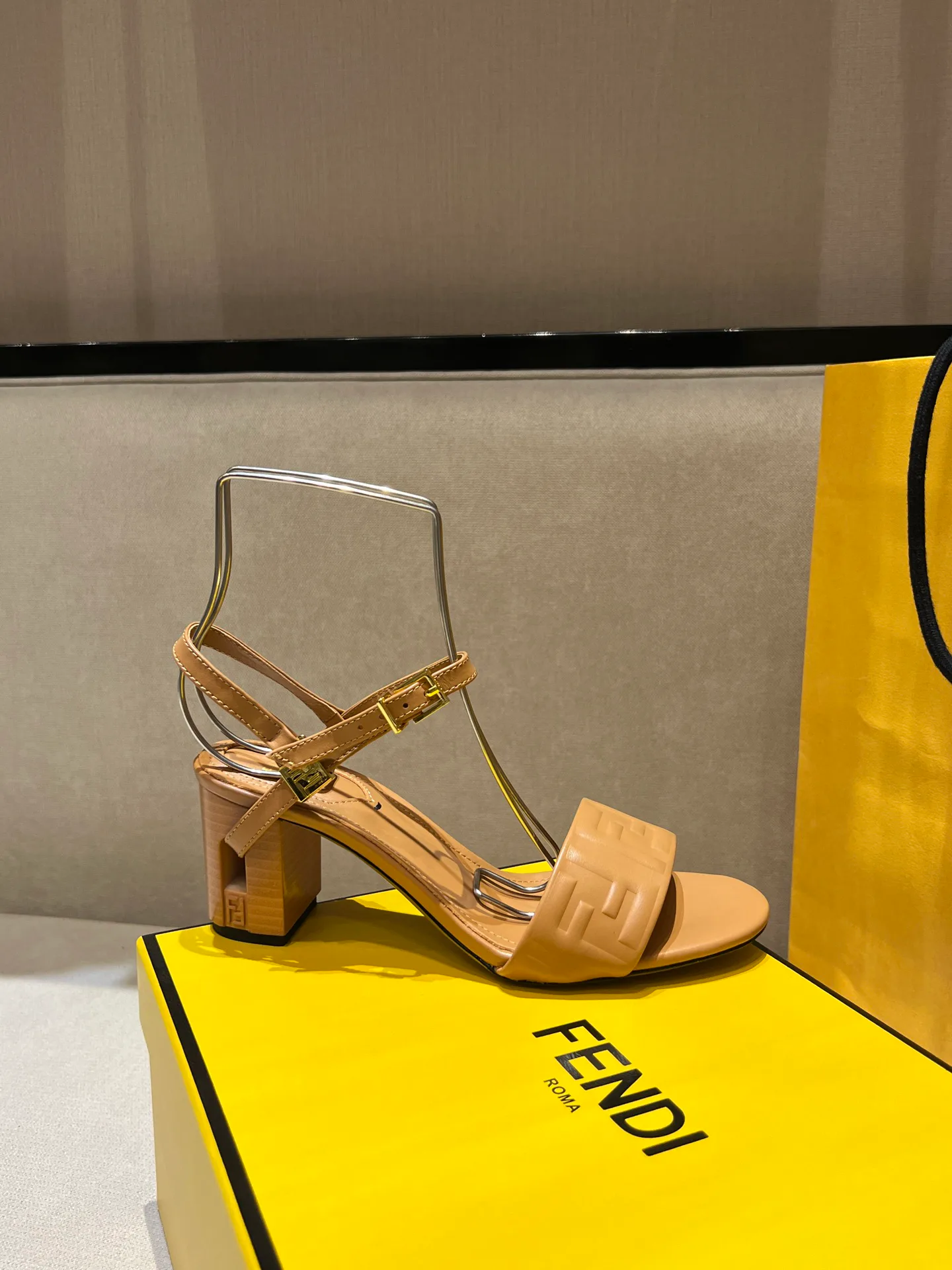 Women's Open-Toe Sandals FENDI 17144233