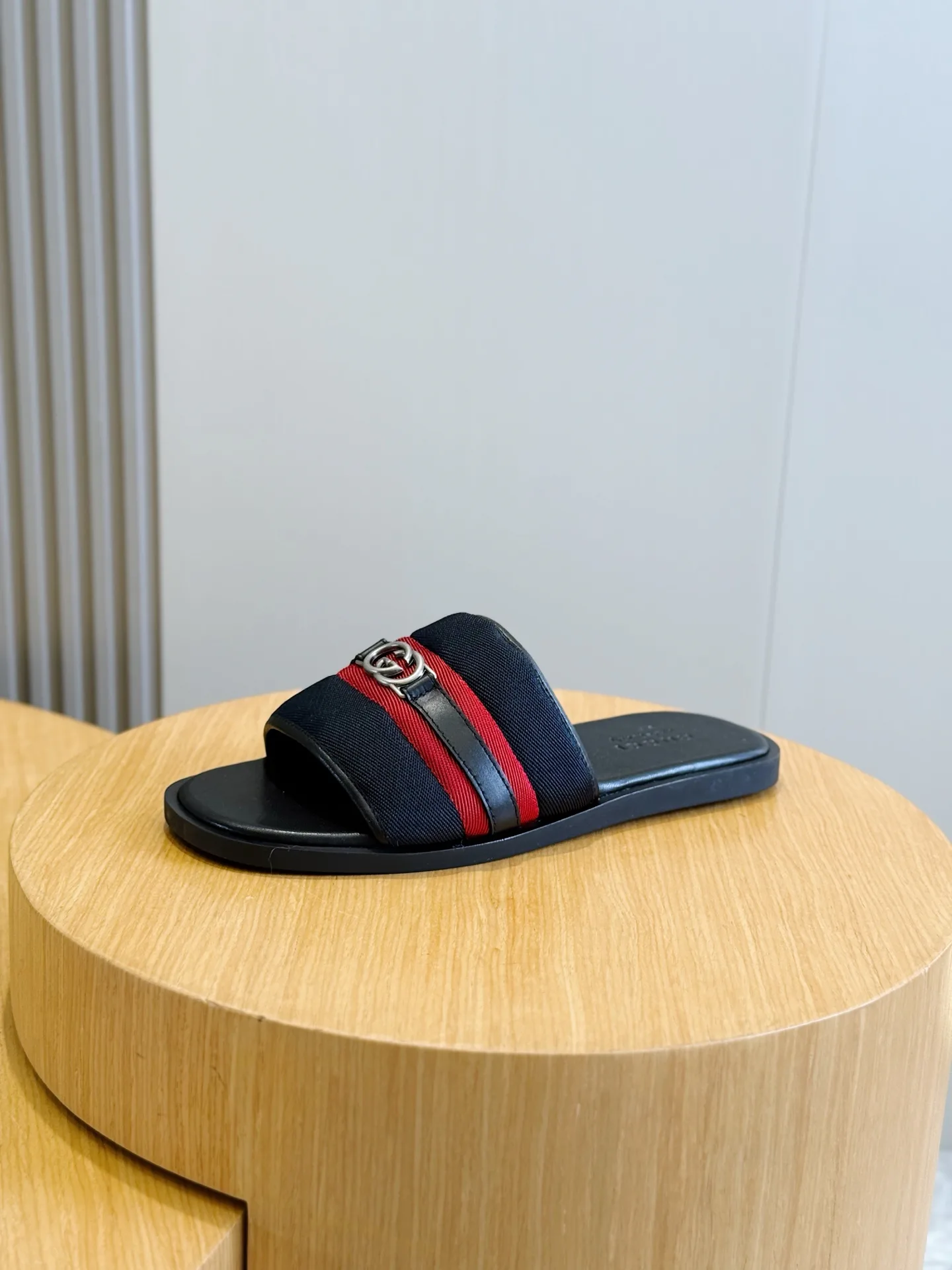 Men's Flip-Flops GUCCI 17349628