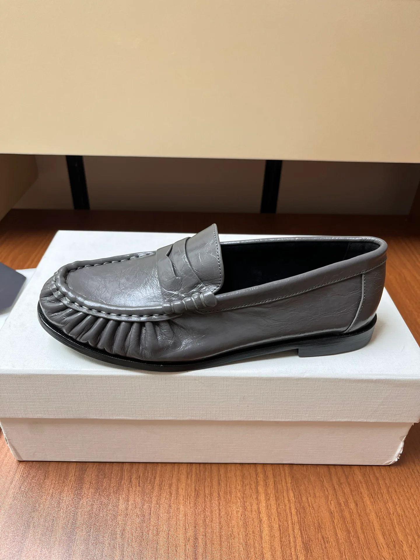 Women's Loafers And Moccasins SAINT LAURENT 18037874