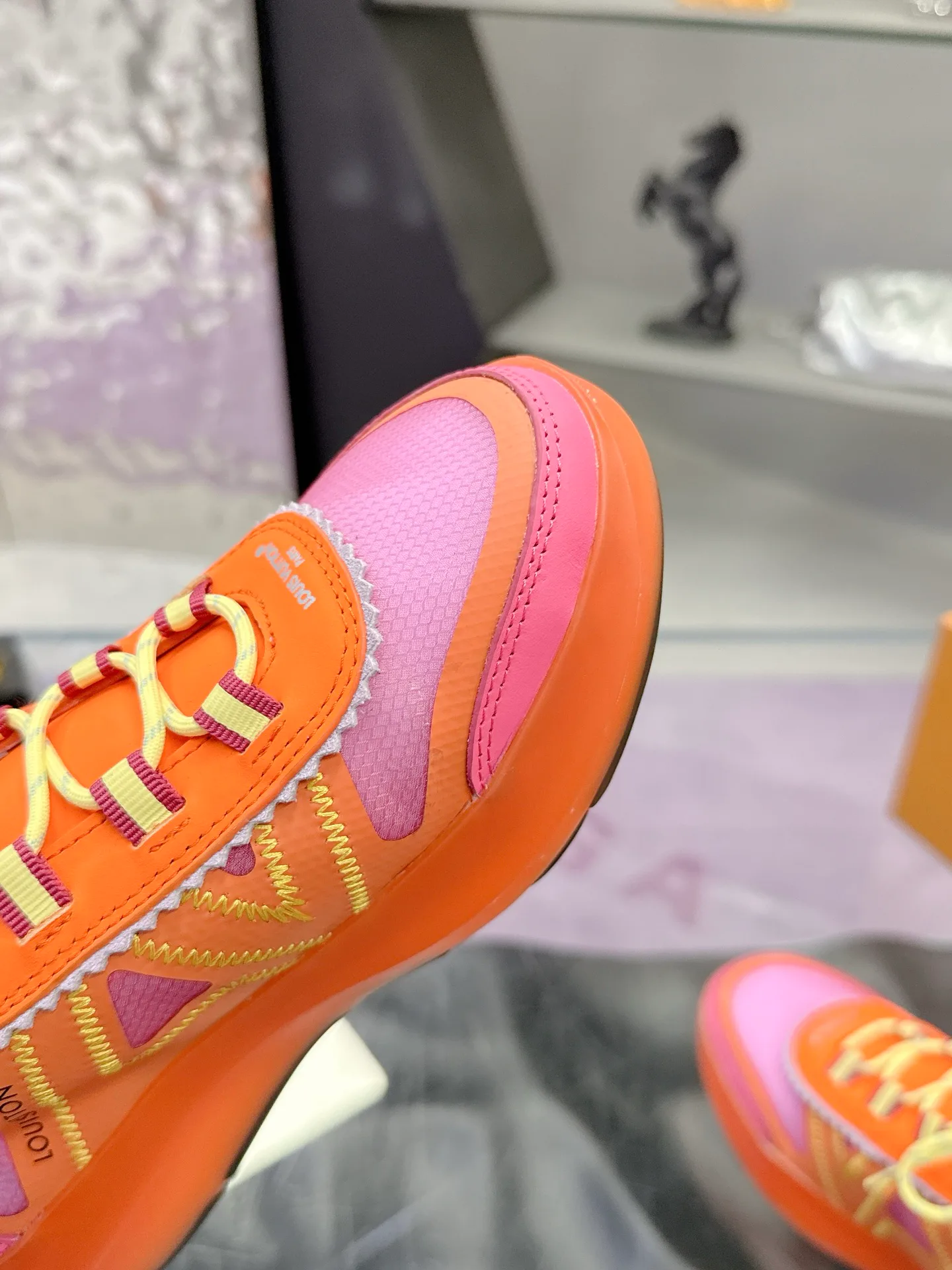 Women's Sneakers LOUIS VUITTON 17368531