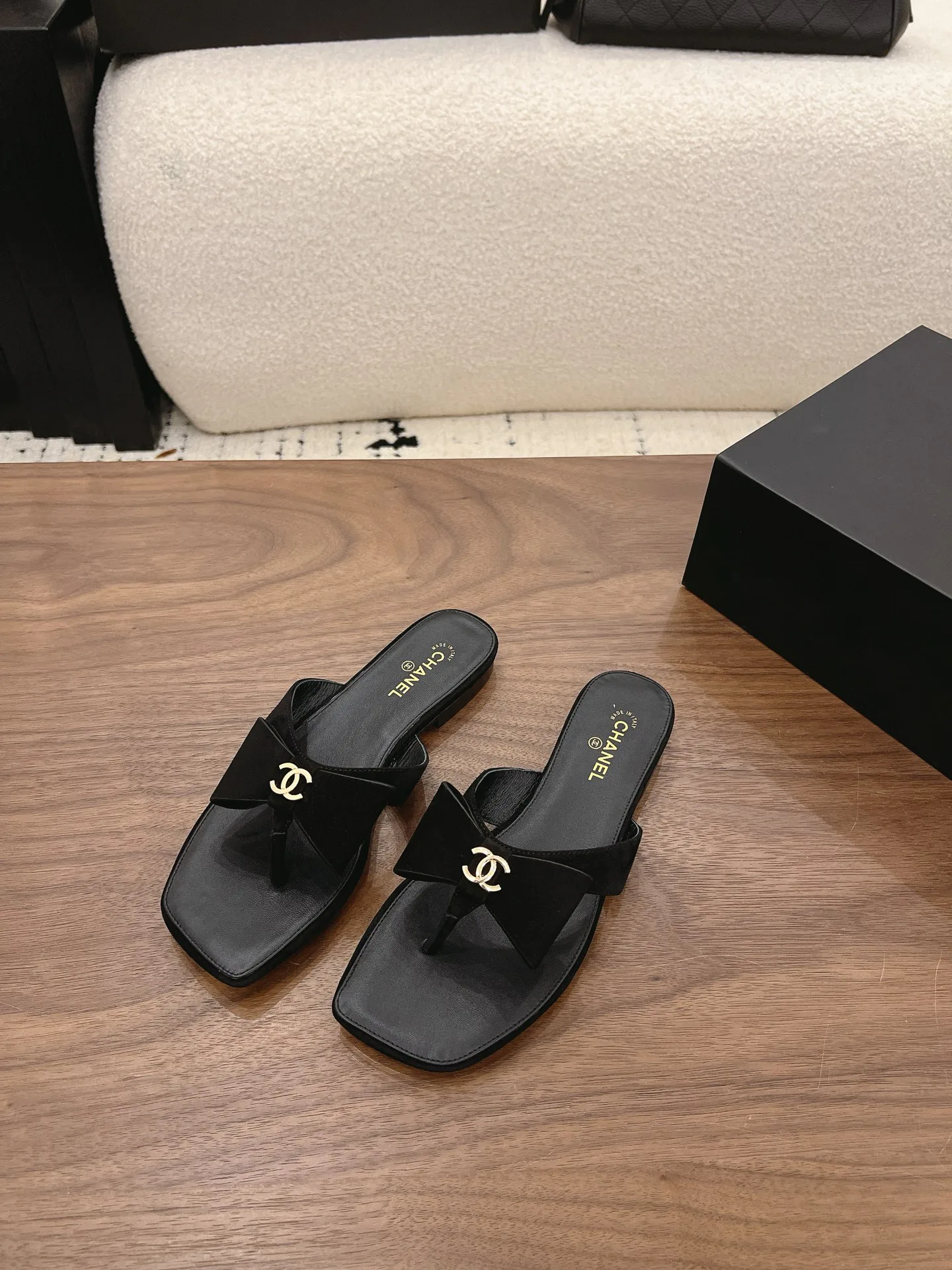 Women's Flip-Flops CHANEL 16944159