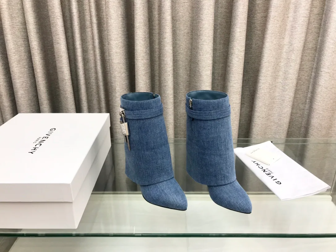 Women's Booties GIVENCHY 18290036