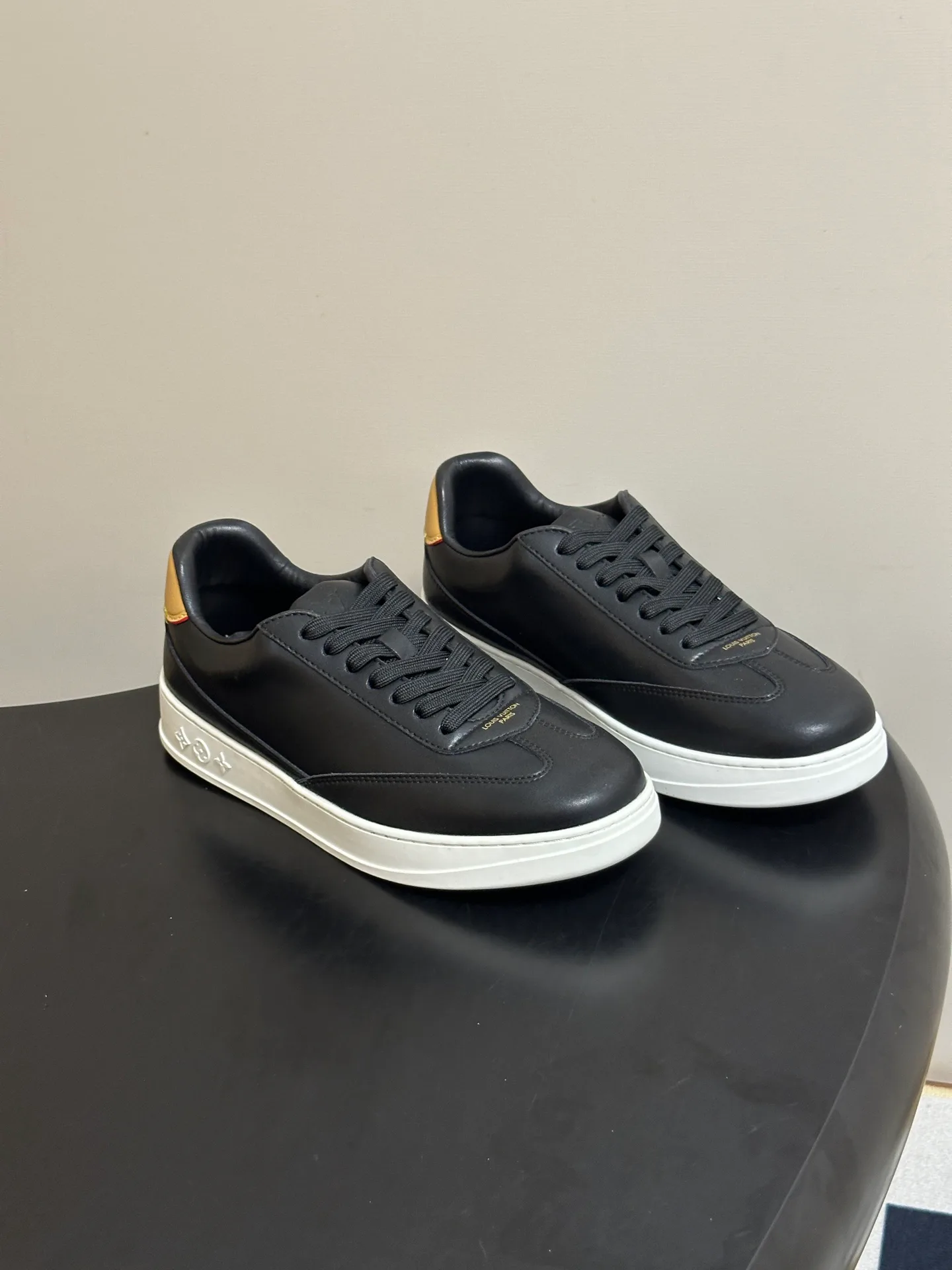 Men's Sneakers LOUIS VUITTON 18340906