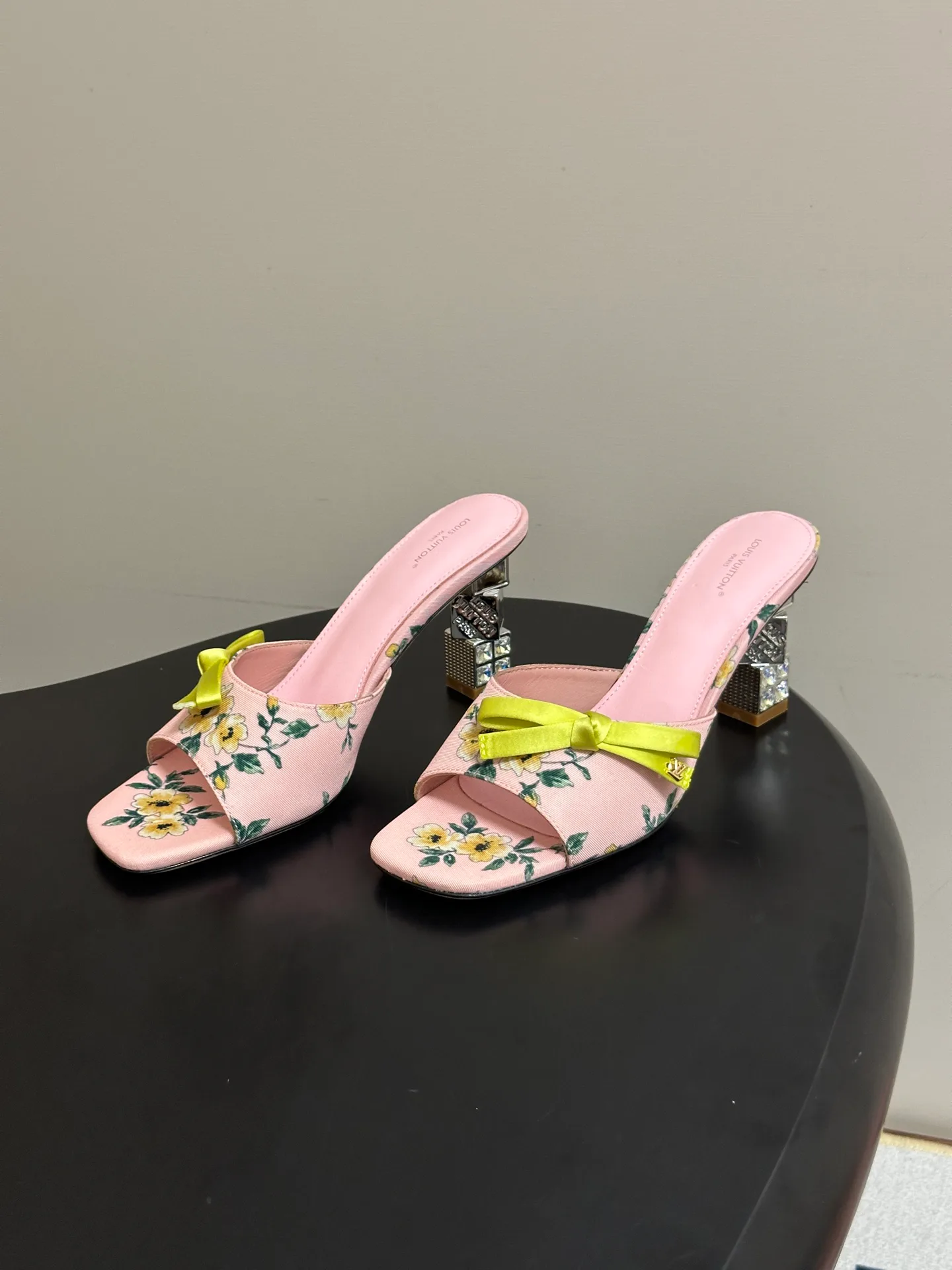 Women's Open-Toe Sandals LOUIS VUITTON 17768223