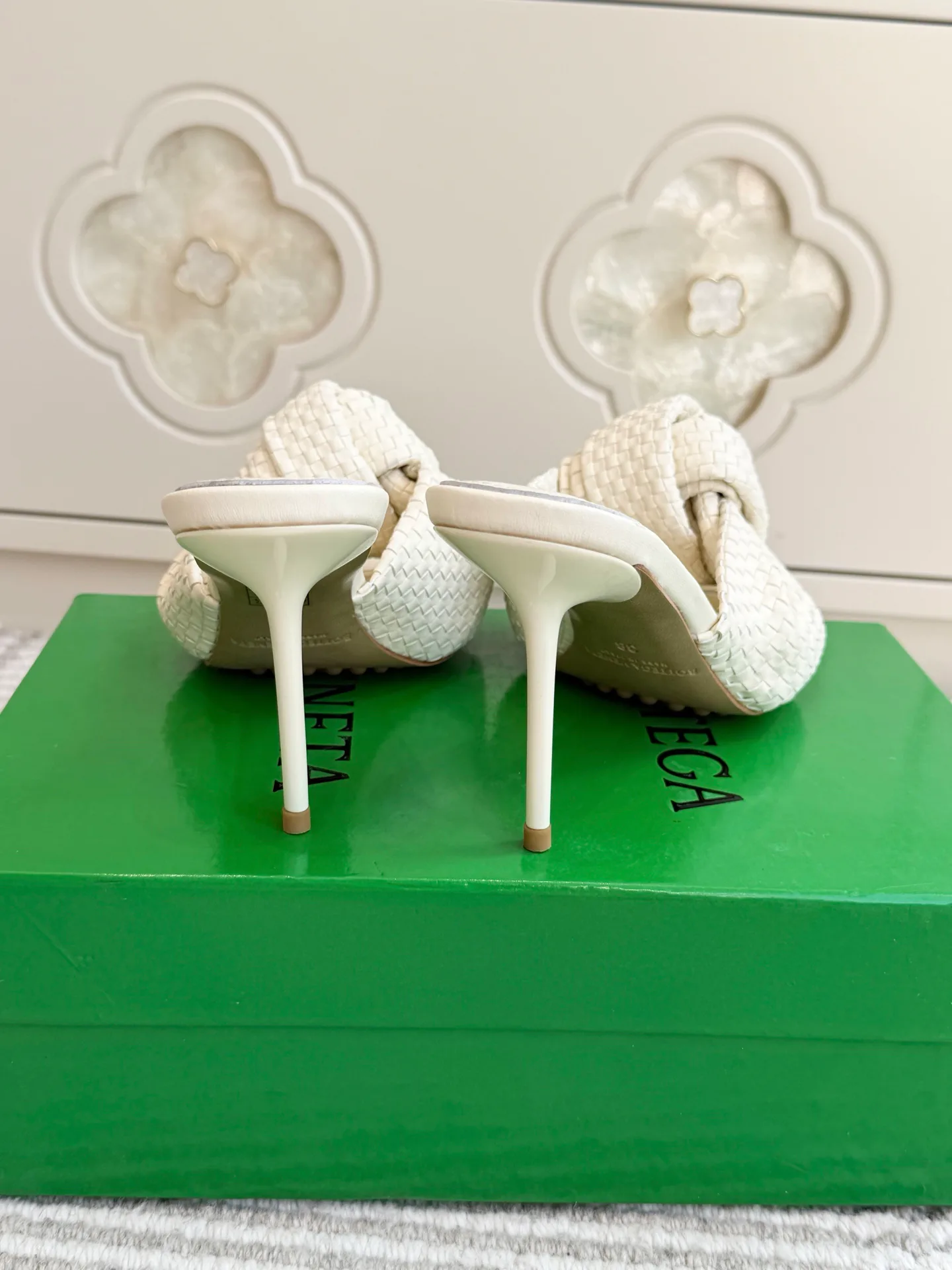 Women's Mules And Clogs BOTTEGA VENETA 18414224
