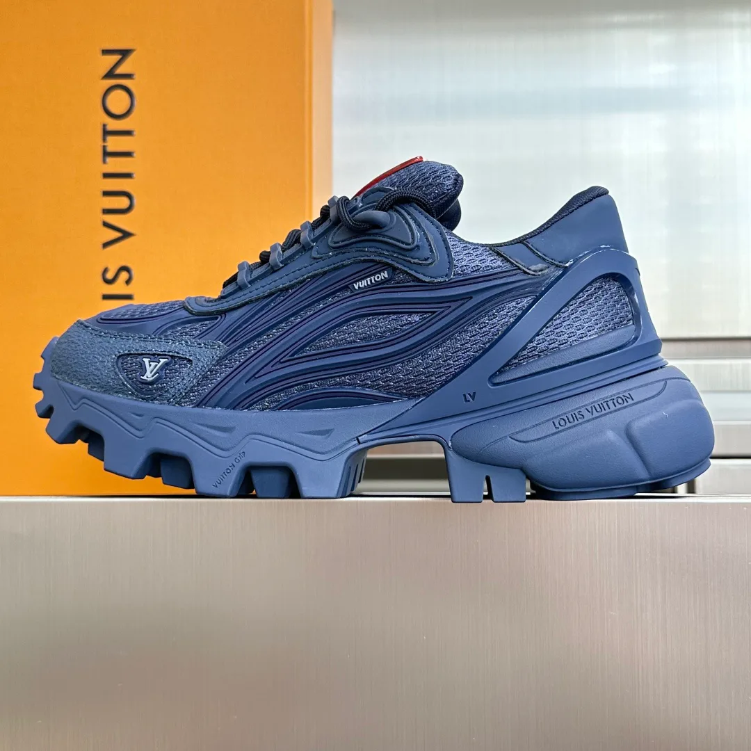 Women's Sneakers LOUIS VUITTON 17950397