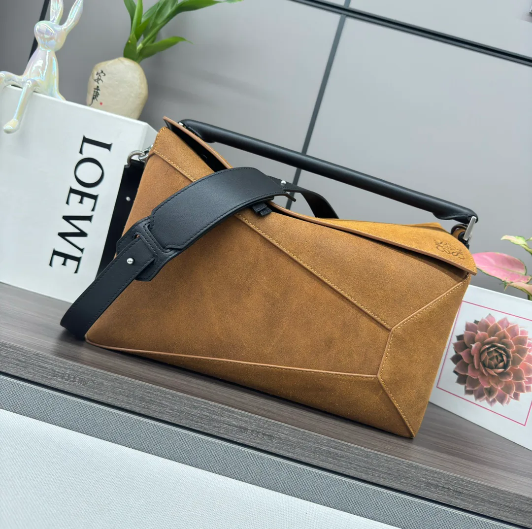 Women's Classic Handbags LOEWE 18030367