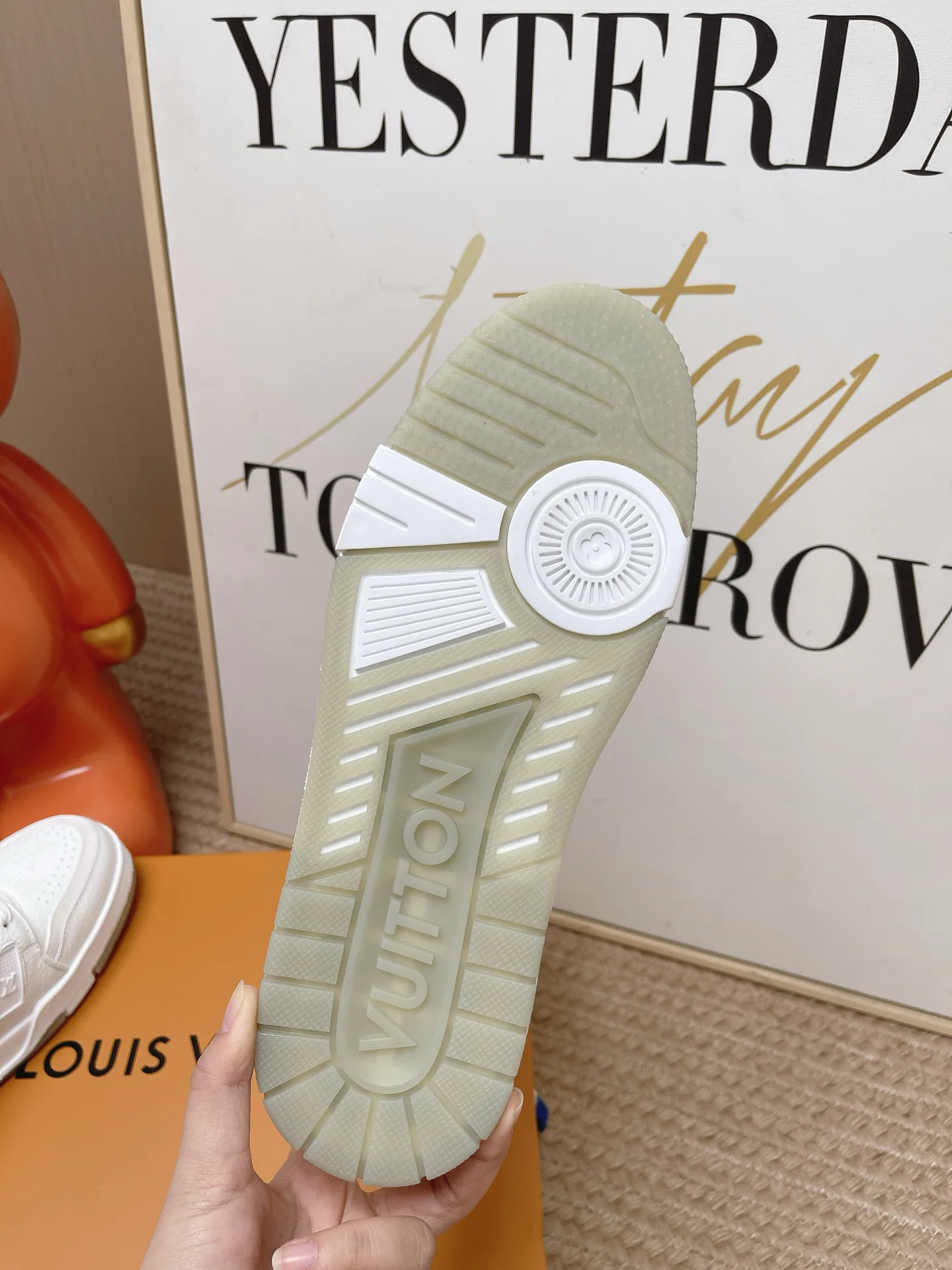Women's Sneakers LOUIS VUITTON 17785309