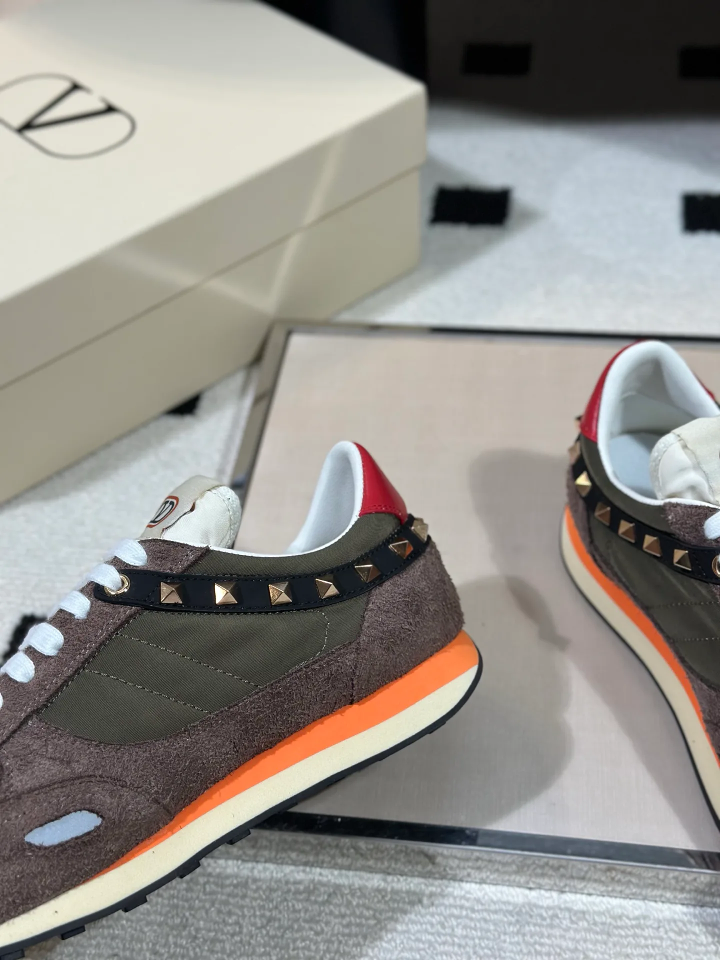 Men's Sneakers VALENTINO 17978706