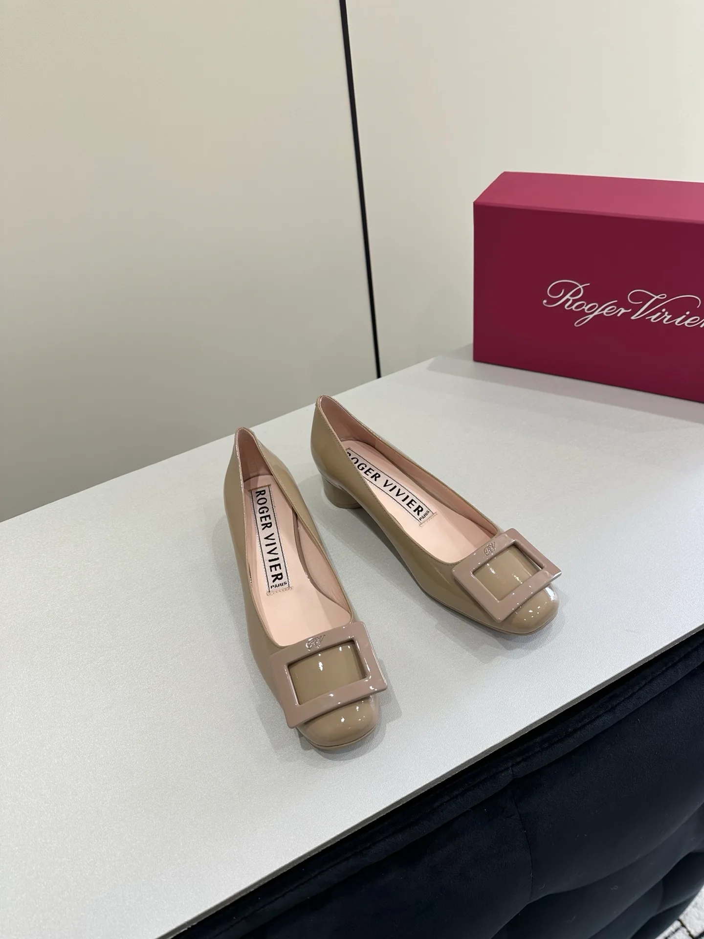 Women's Ballet Flats ROGER VIVIER 17624476