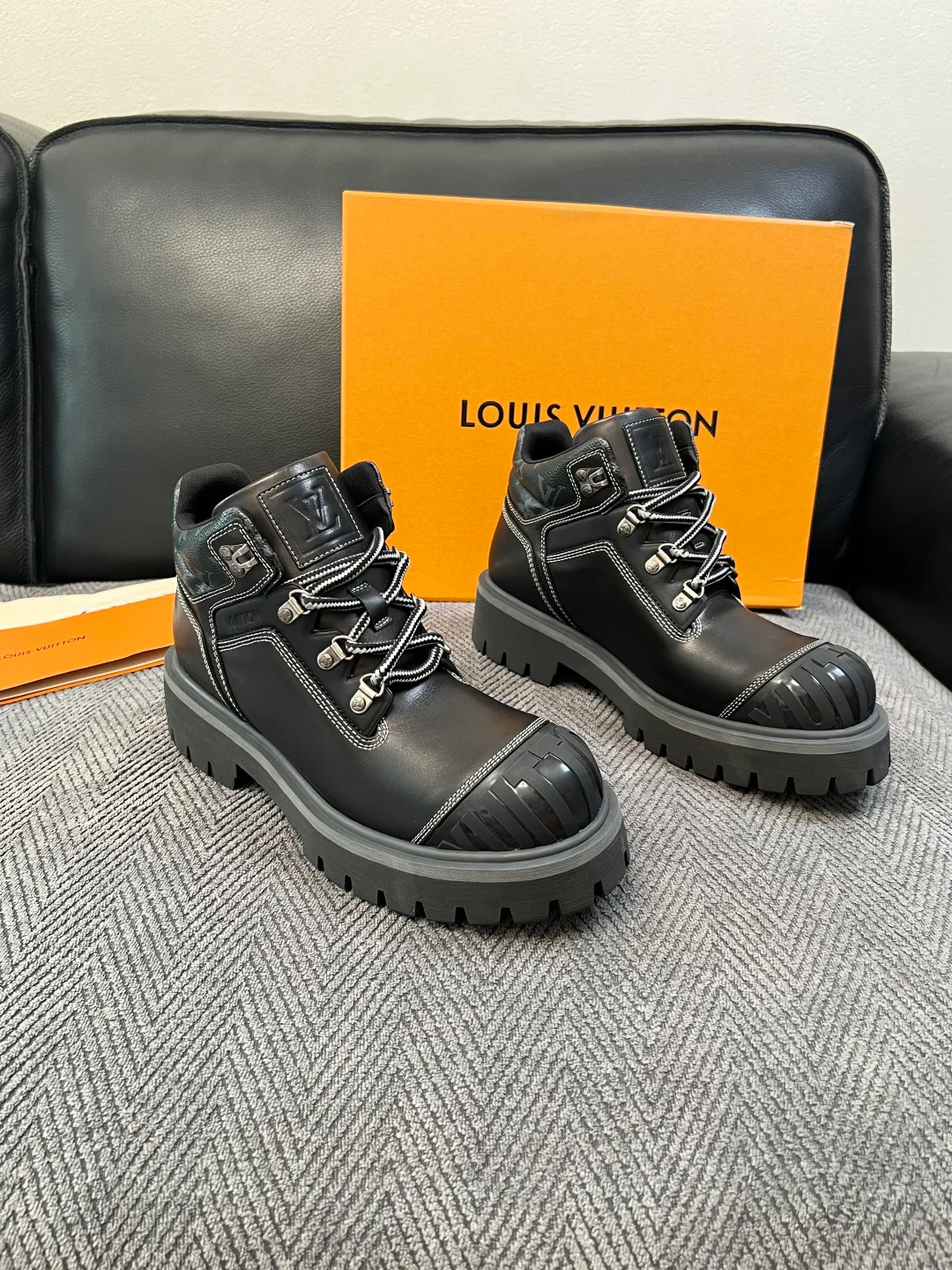 Men's Ankle Boots LOUIS VUITTON 18417475