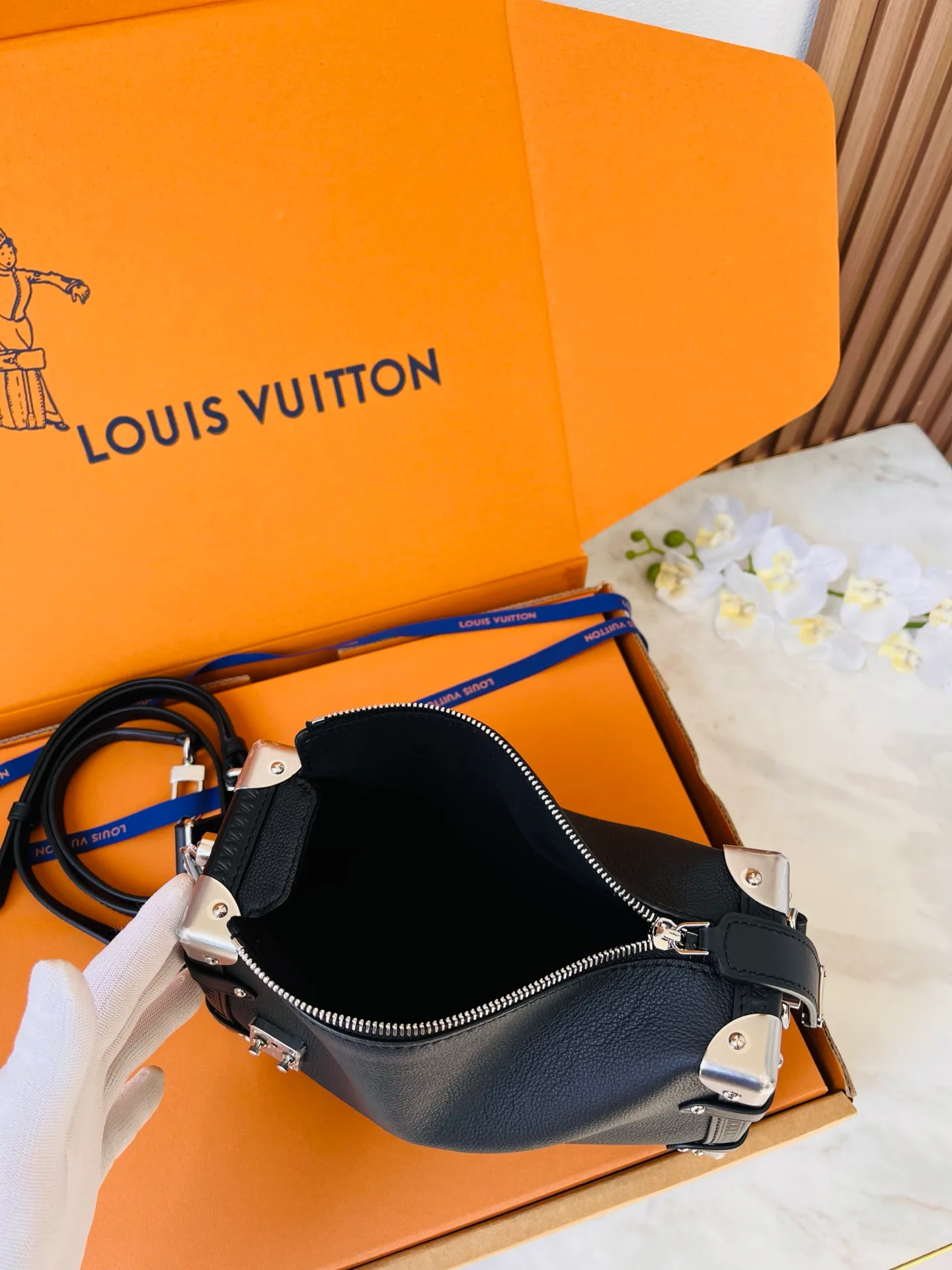 Women's Classic Handbags LOUIS VUITTON 17864846