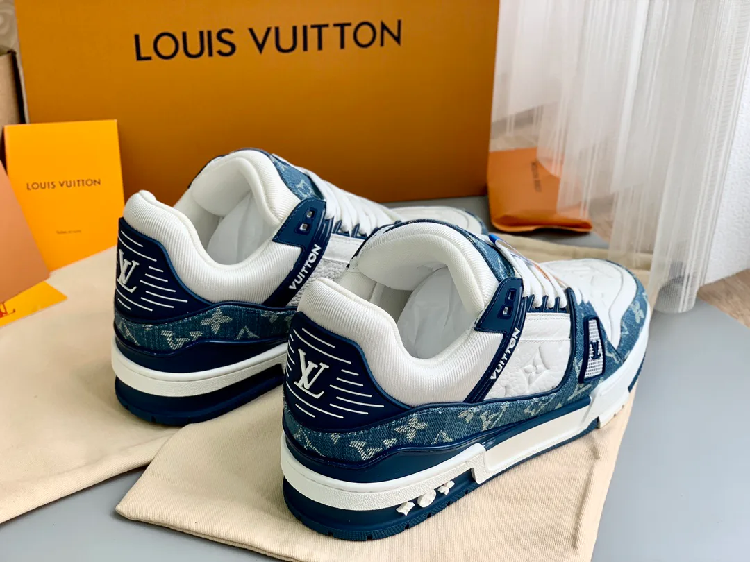 Women's Sneakers LOUIS VUITTON 18014125
