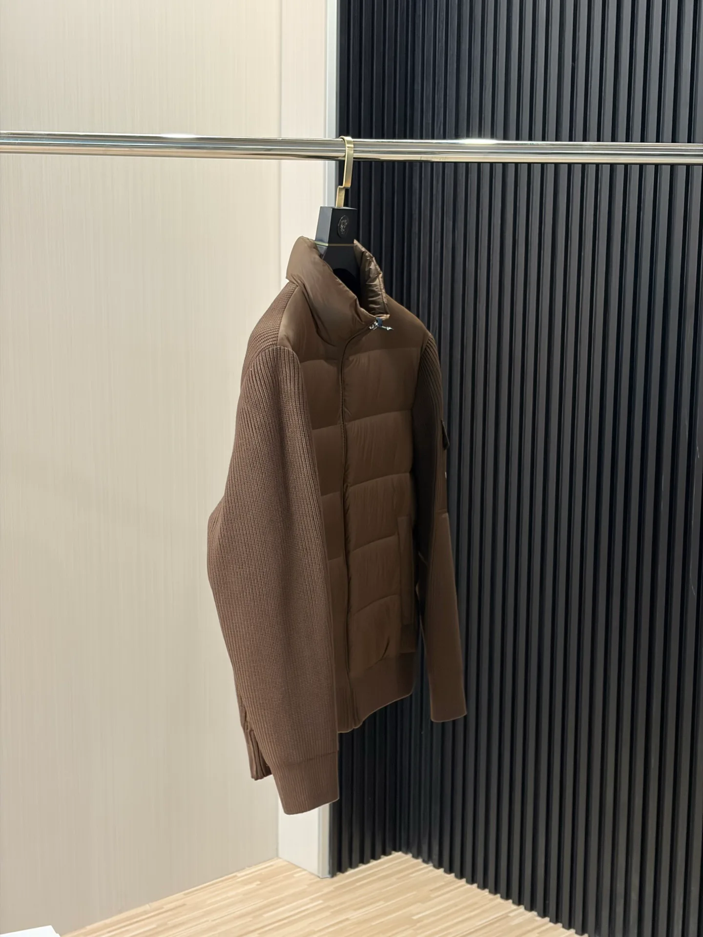 Women's Jackets And Down Jackets MONCLER 18391736