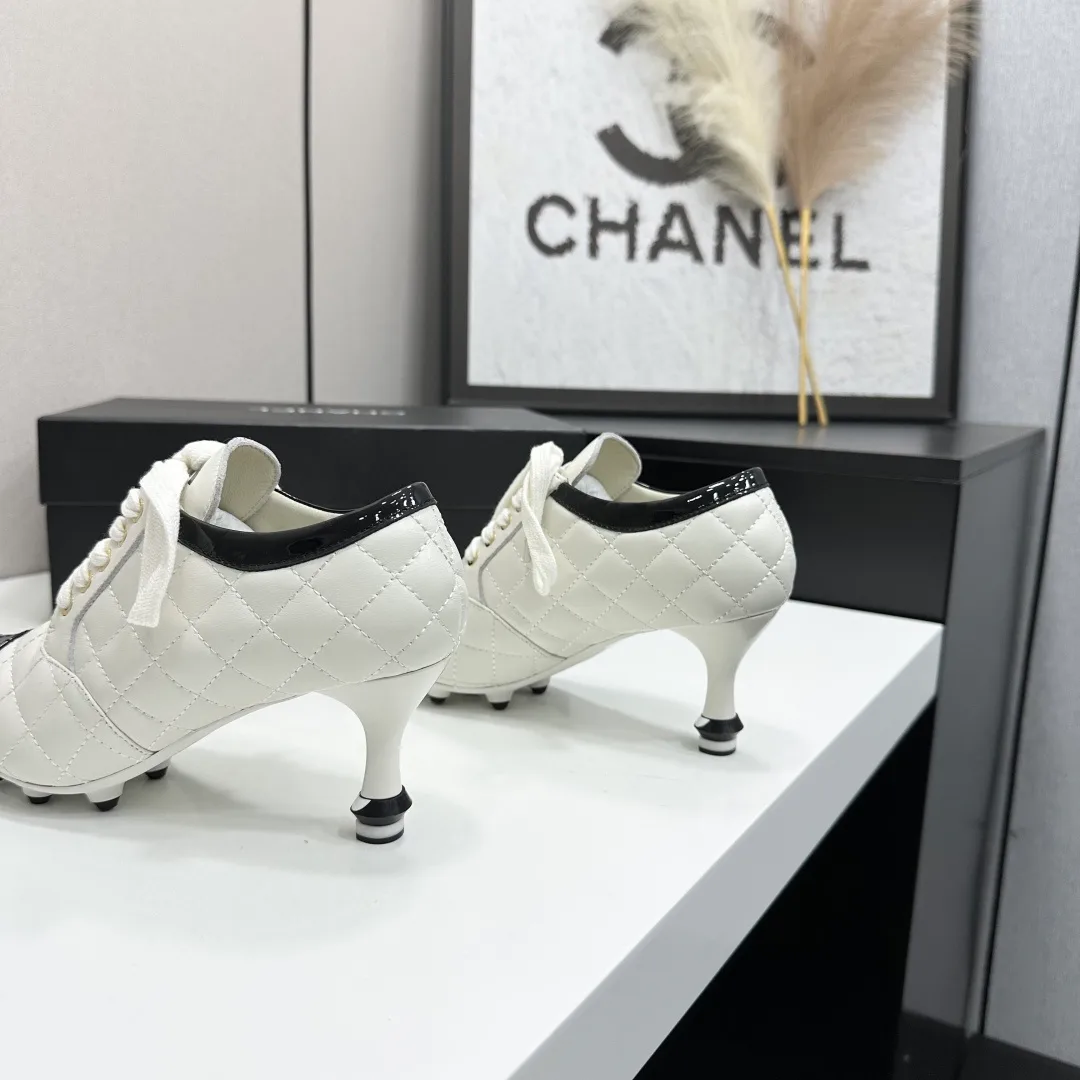 Women's Sneakers CHANEL 18436128