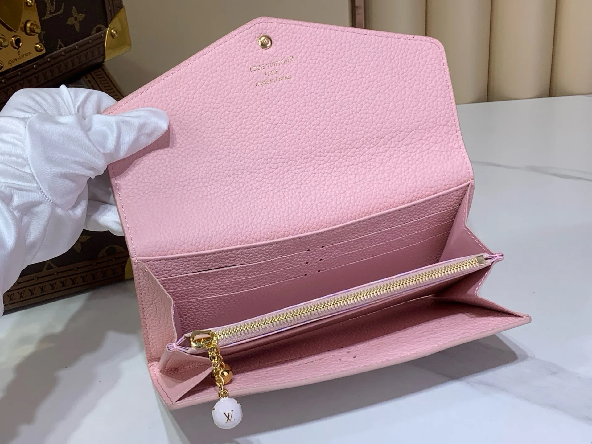 Women's Clutches LOUIS VUITTON 17499378