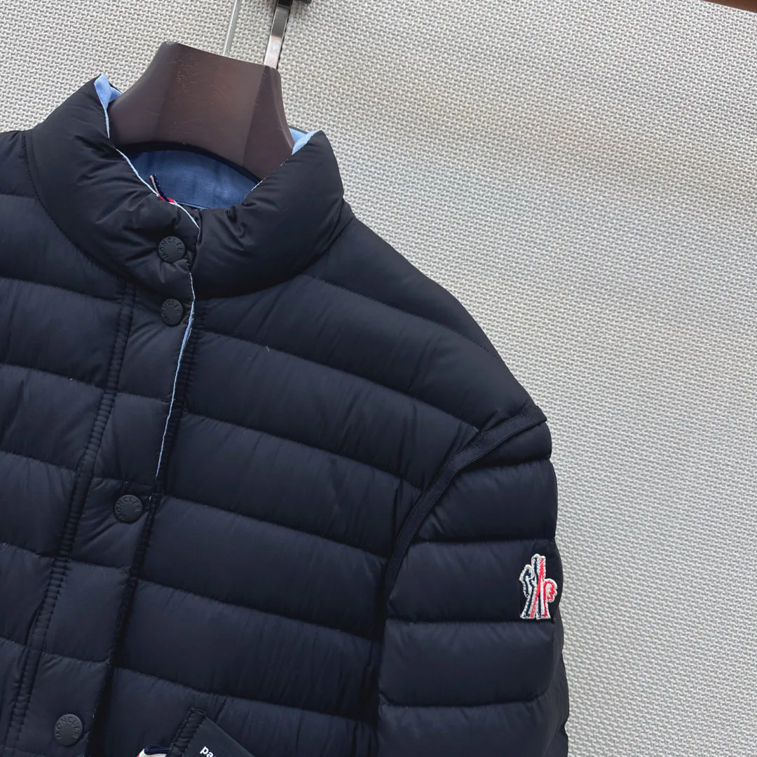 Women's Jackets And Down Jackets MONCLER 17899282