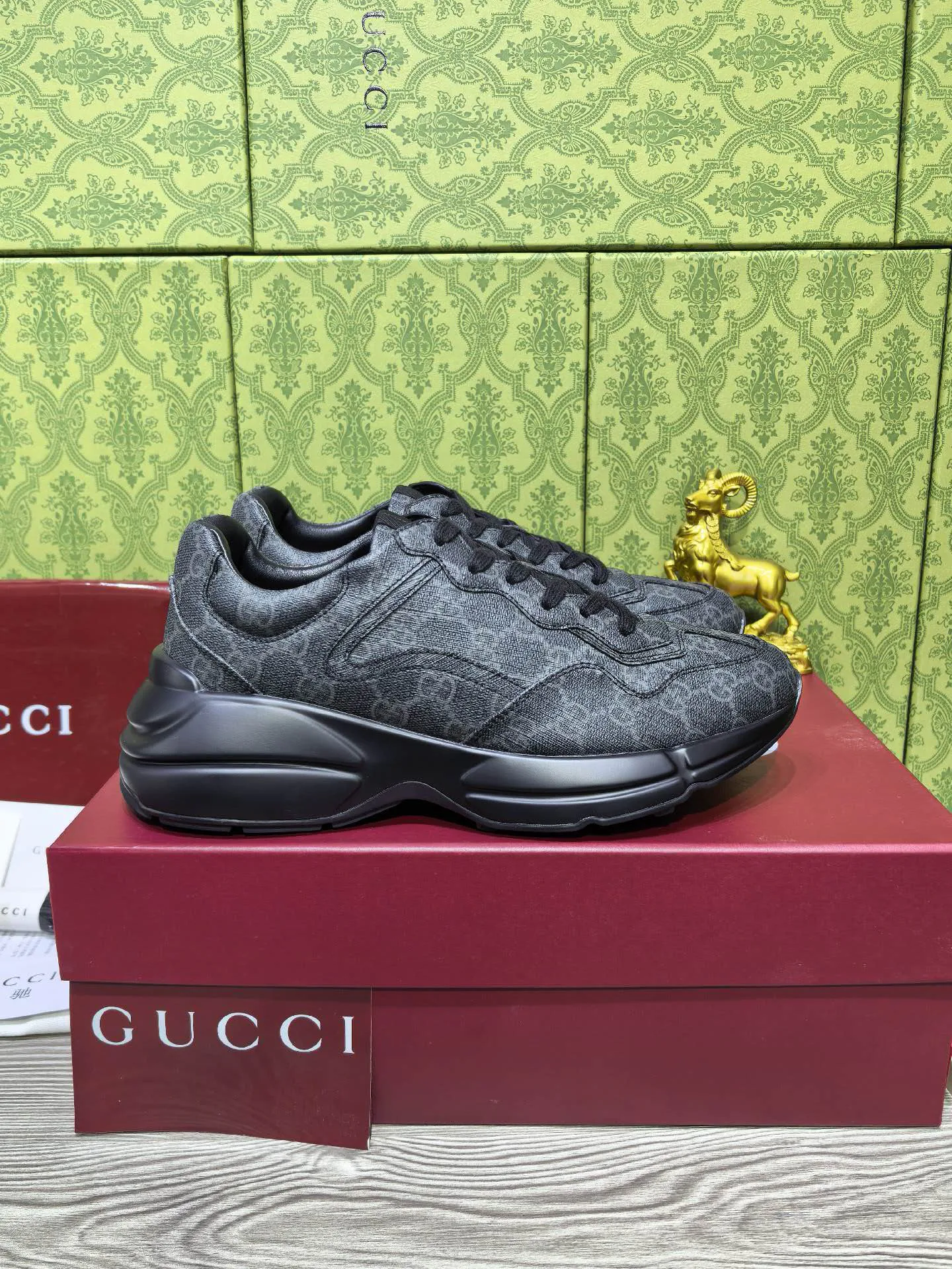 Women's Sneakers GUCCI 18039949