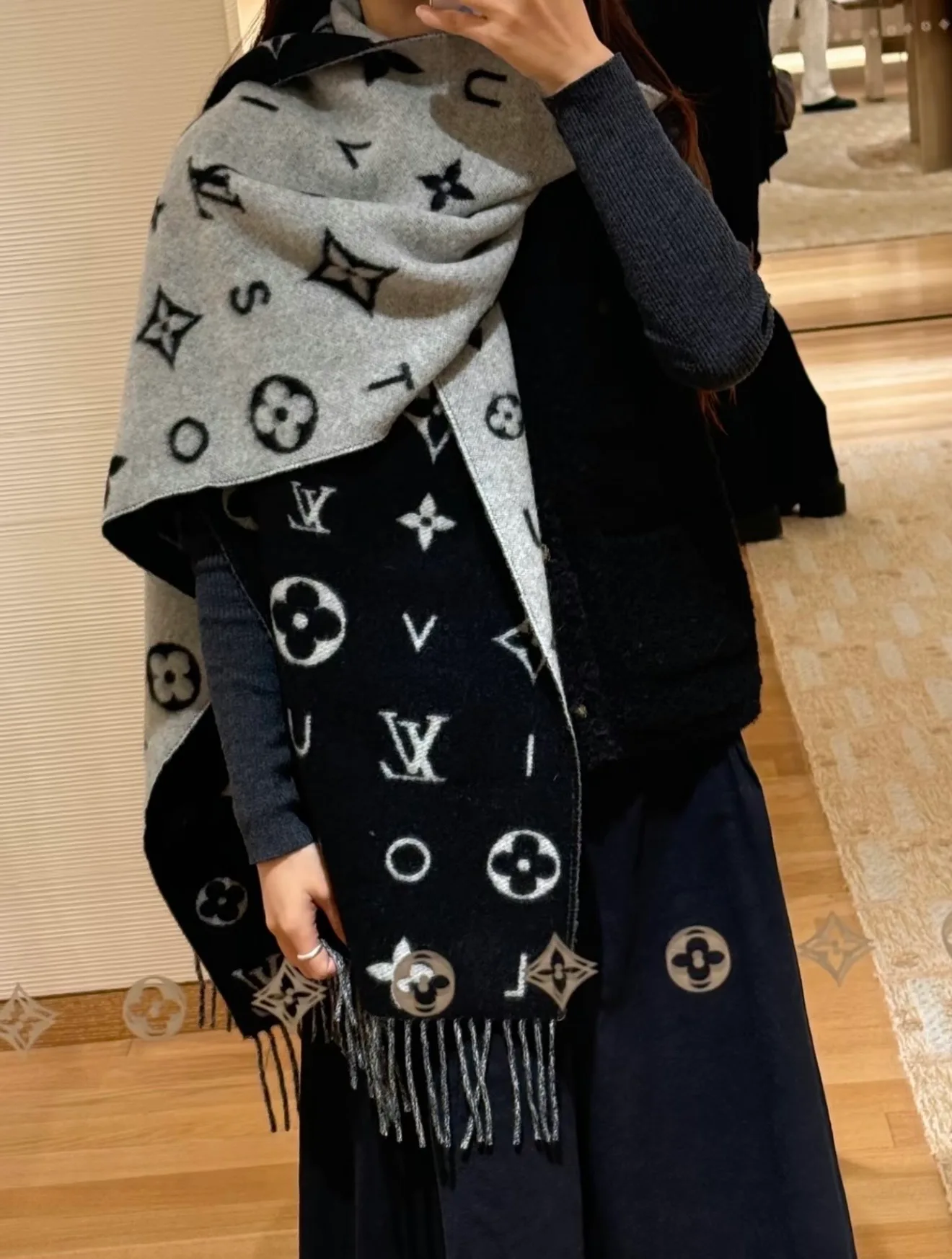Scarves LOUIS VUITTON 18426916