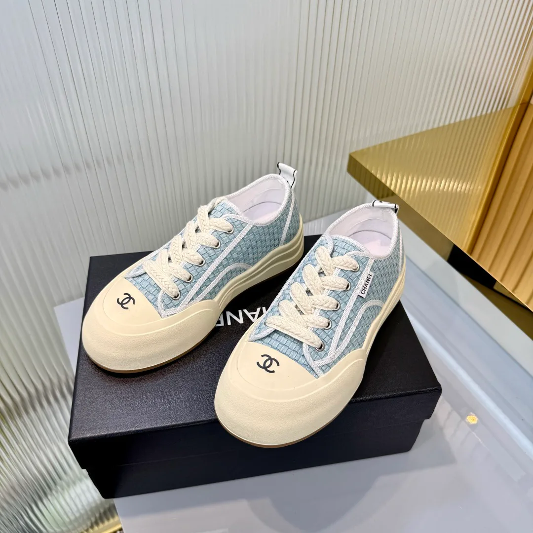 Women's Sneakers CHANEL 18366977